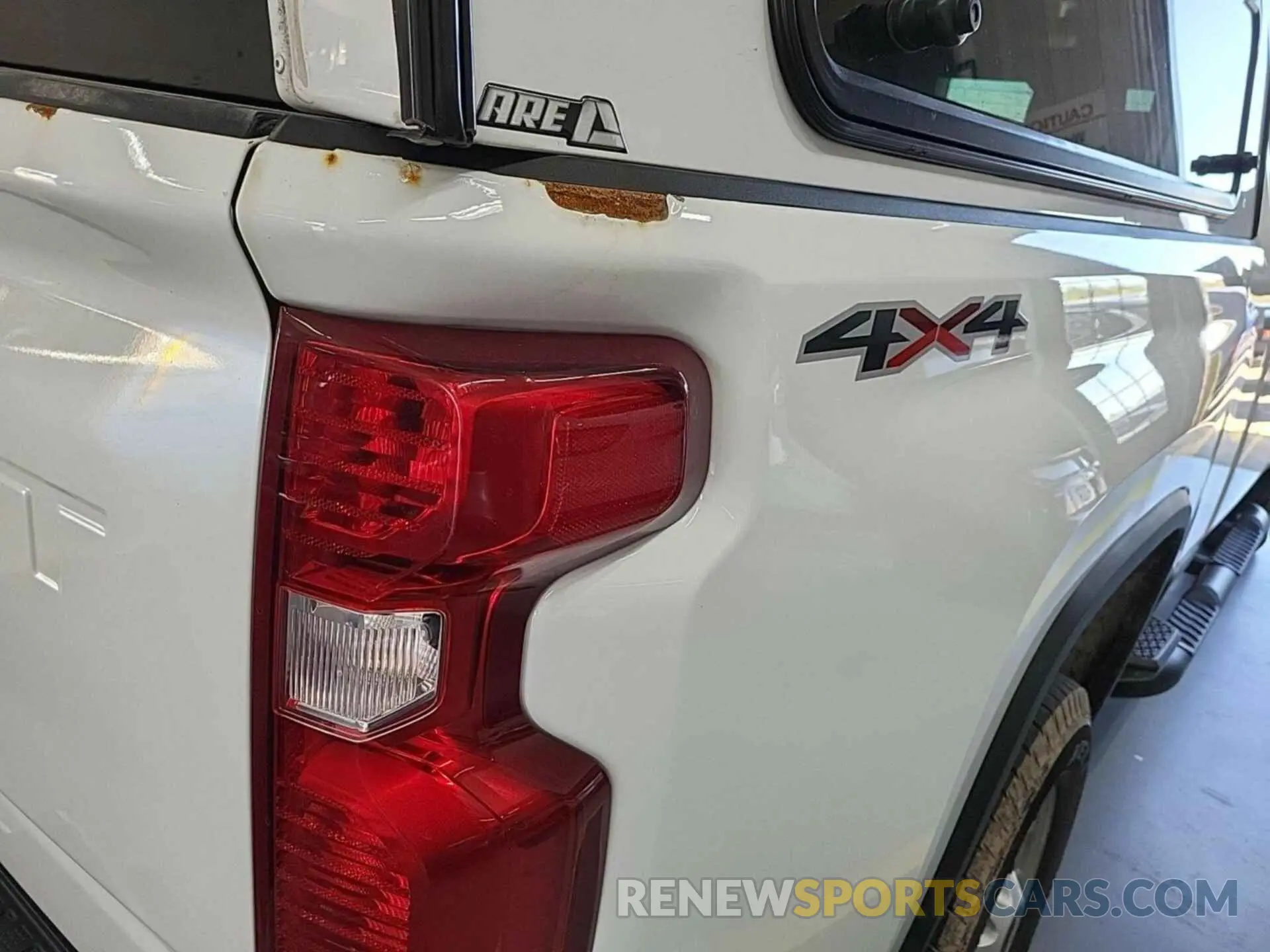 29 Photograph of a damaged car 1GC2YLE73LF266932 CHEVROLET SILVERADO 2500HD 2020