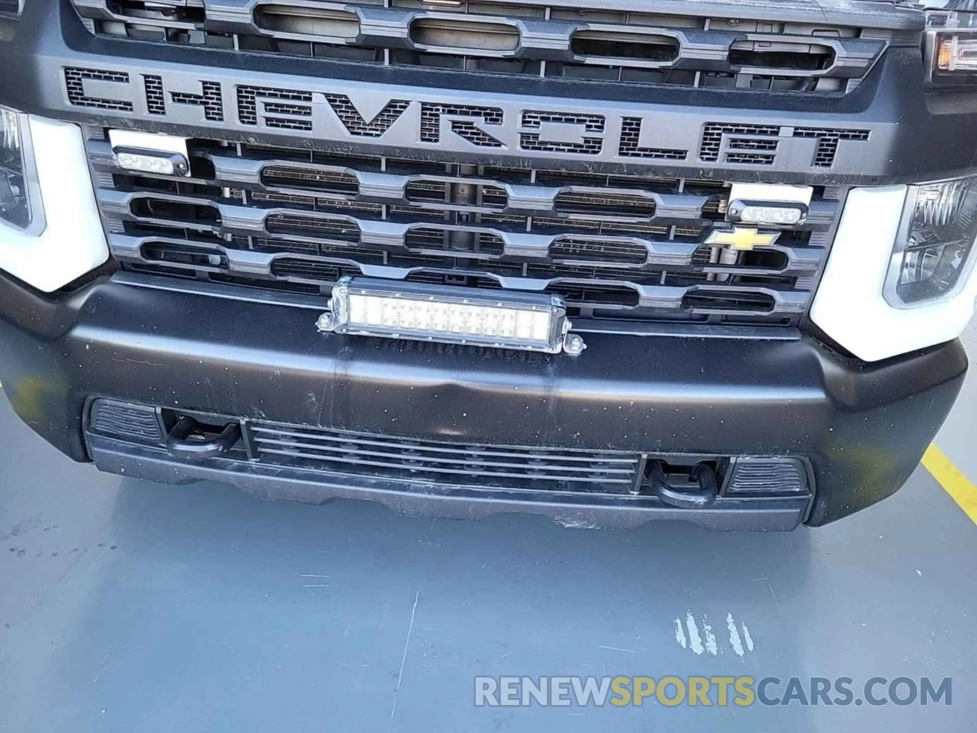 9 Photograph of a damaged car 1GC2YLE73LF266932 CHEVROLET SILVERADO 2500HD 2020