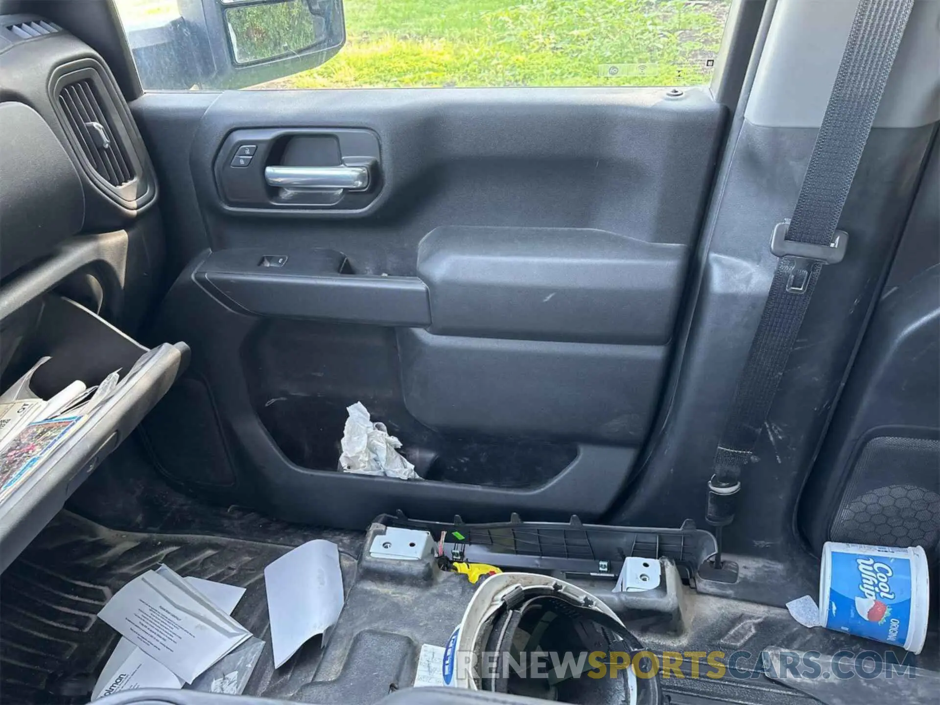 10 Photograph of a damaged car 1GC2YLE78LF261595 CHEVROLET SILVERADO 2500HD 2020