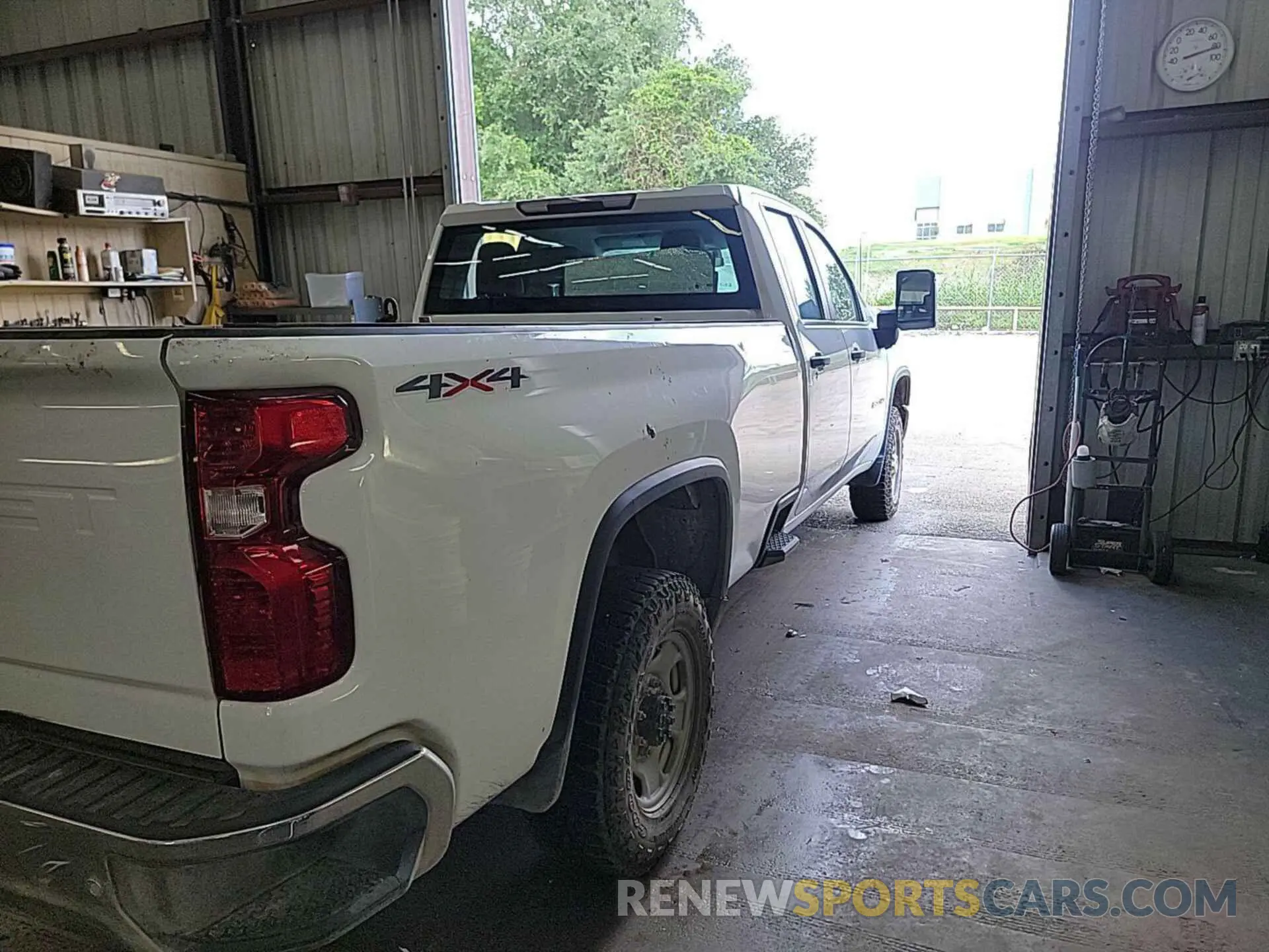16 Photograph of a damaged car 1GC2YLE78LF261595 CHEVROLET SILVERADO 2500HD 2020