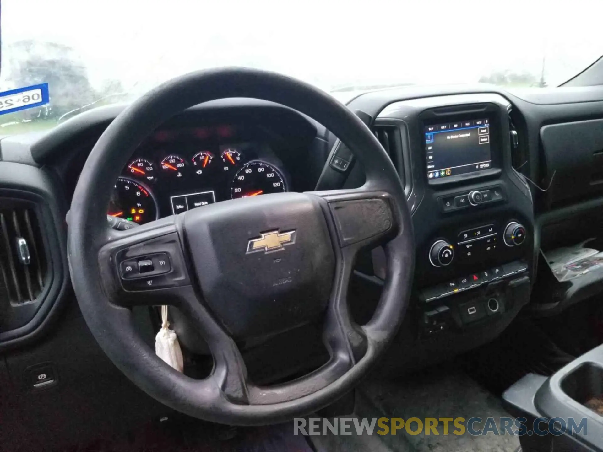 18 Photograph of a damaged car 1GC2YLE78LF261595 CHEVROLET SILVERADO 2500HD 2020