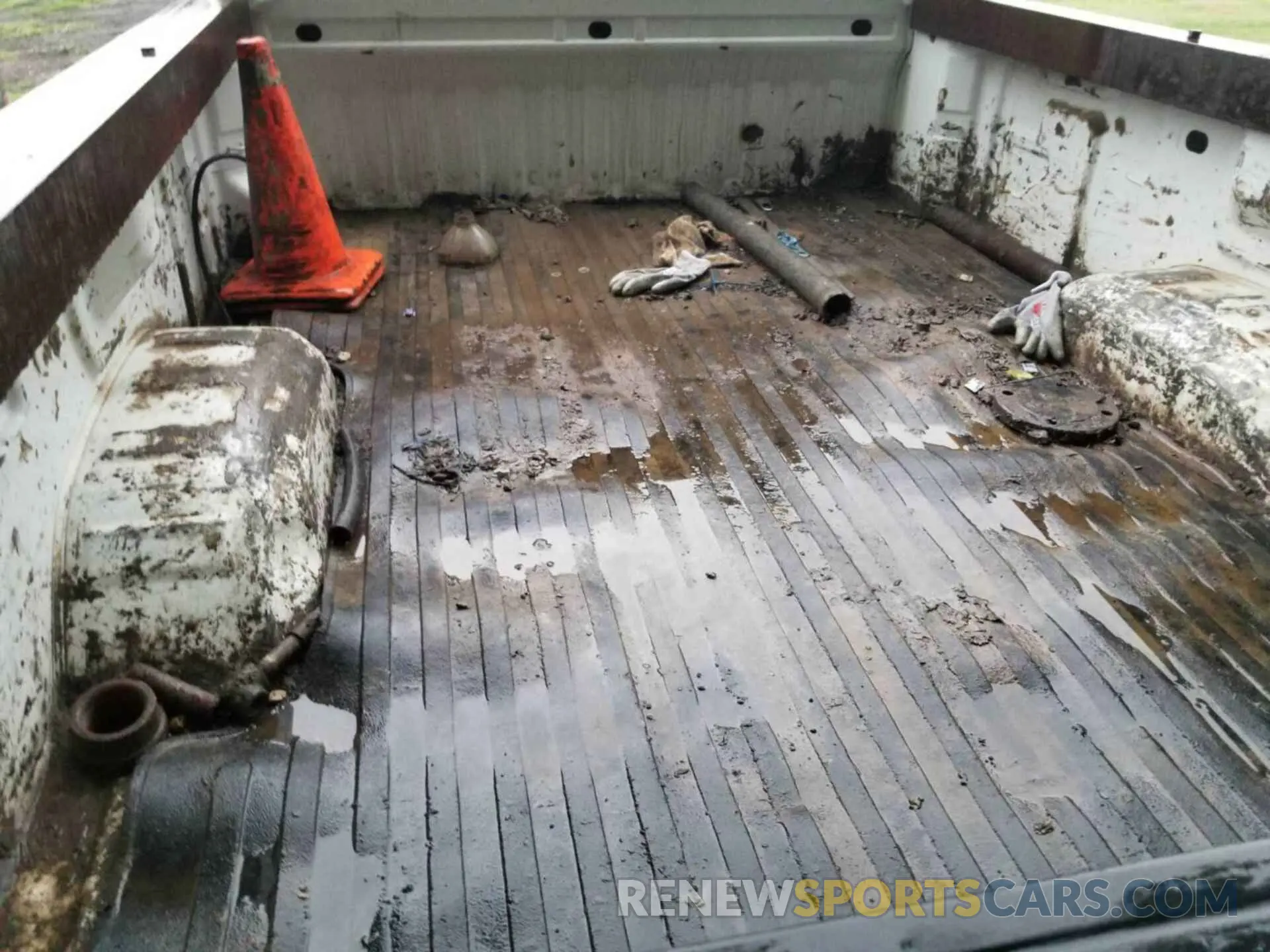 25 Photograph of a damaged car 1GC2YLE78LF261595 CHEVROLET SILVERADO 2500HD 2020