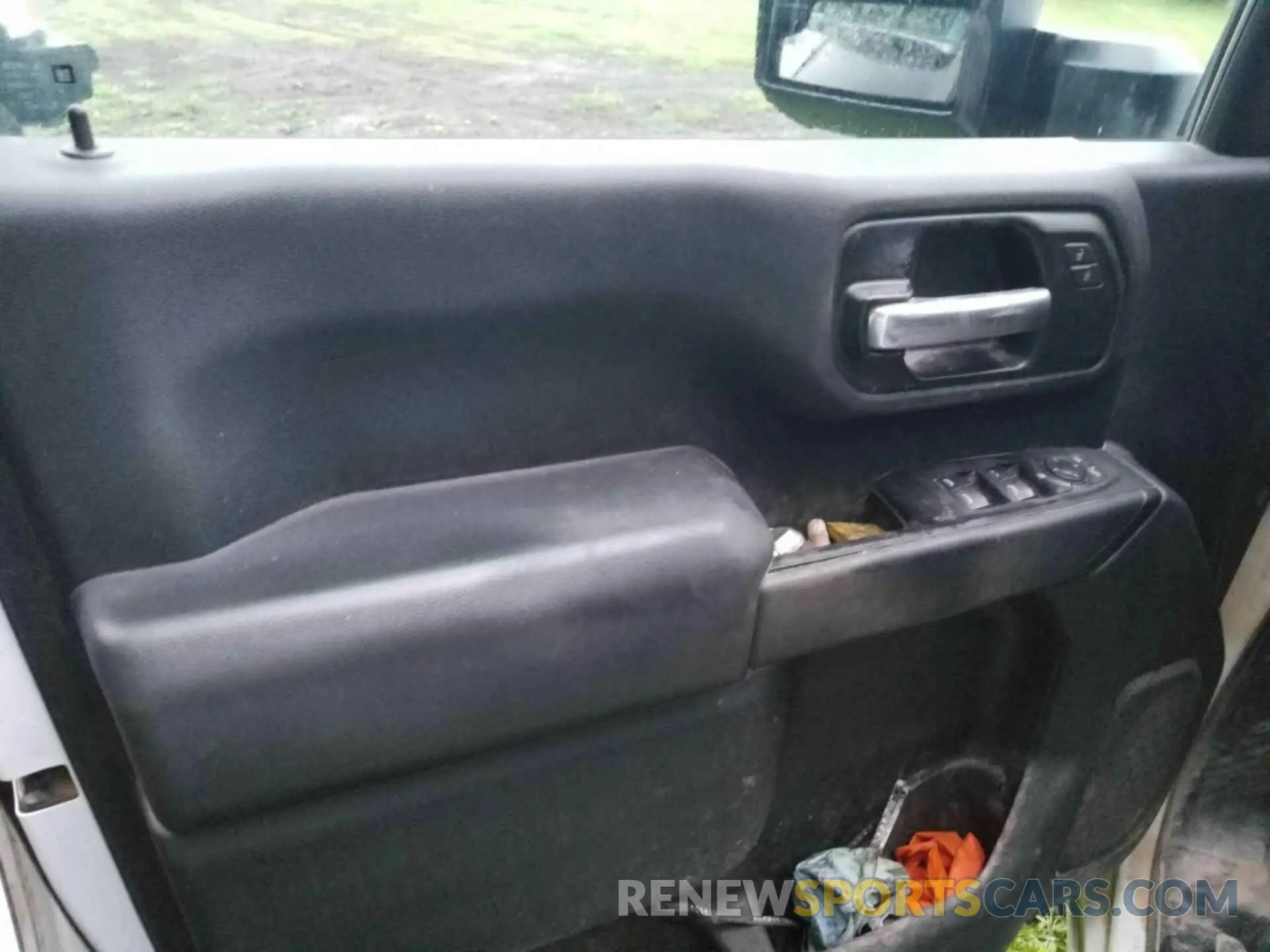 5 Photograph of a damaged car 1GC2YLE78LF261595 CHEVROLET SILVERADO 2500HD 2020