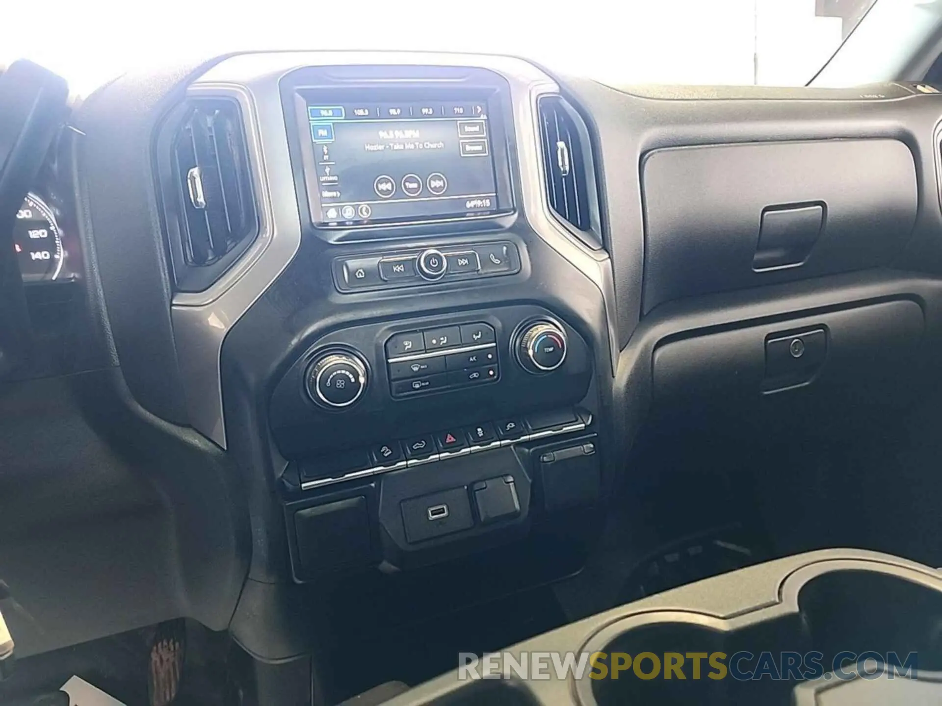 17 Photograph of a damaged car 1GC2YLE7XLF250856 CHEVROLET SILVERADO 2500HD 2020