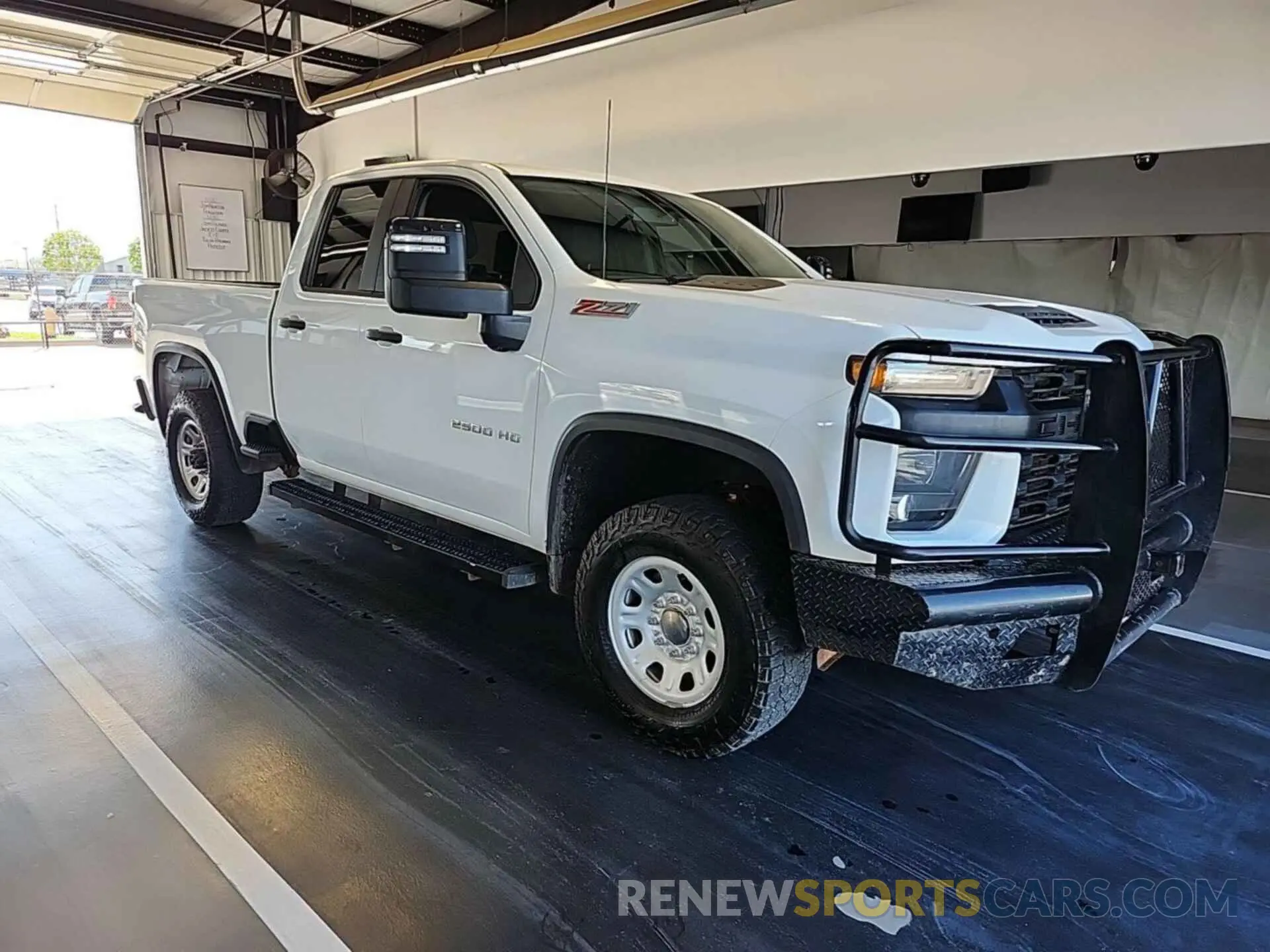 18 Photograph of a damaged car 1GC2YLE7XLF250856 CHEVROLET SILVERADO 2500HD 2020