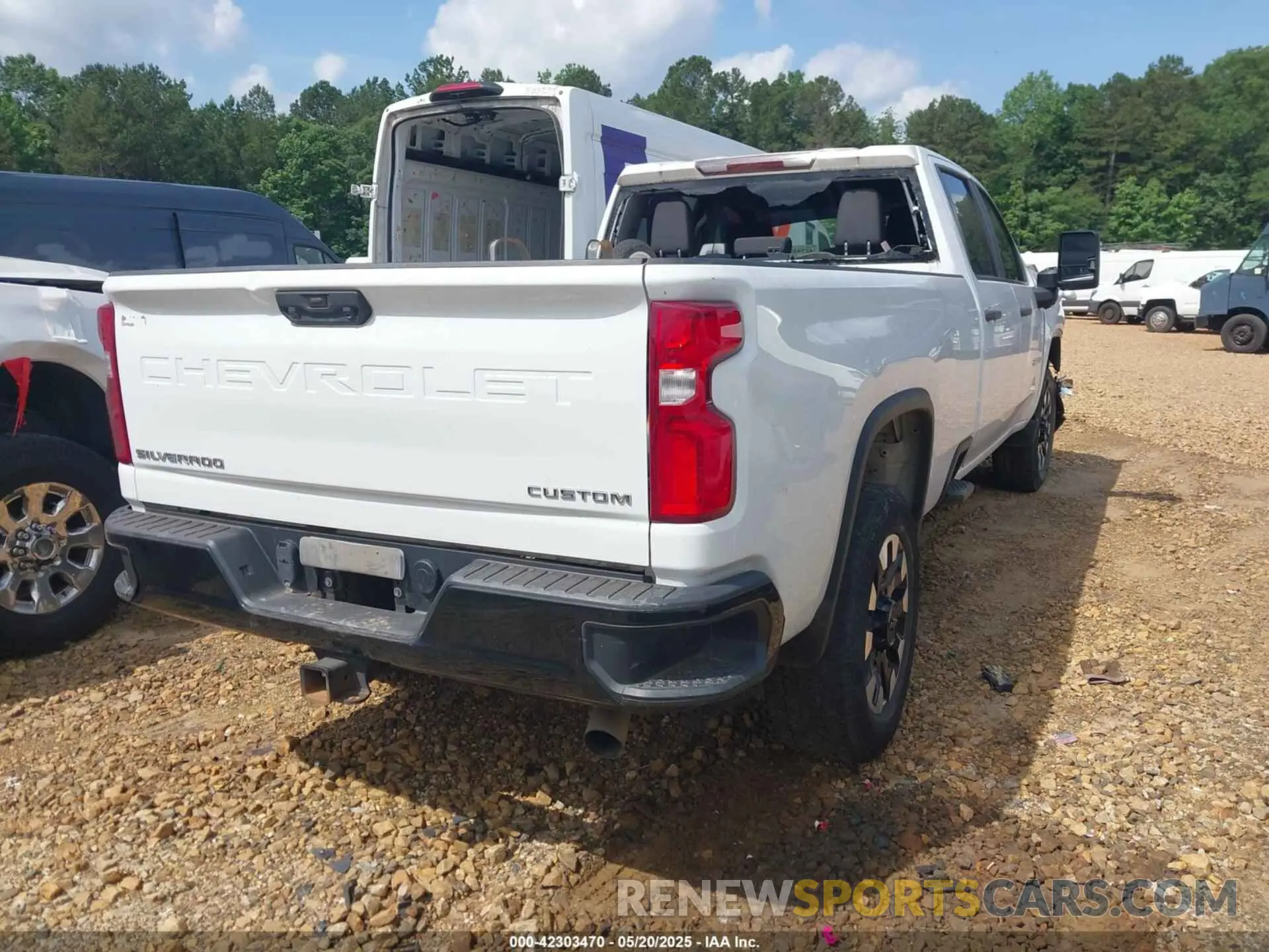 4 Photograph of a damaged car 1GC4WME73LF334442 CHEVROLET SILVERADO 2500HD 2020