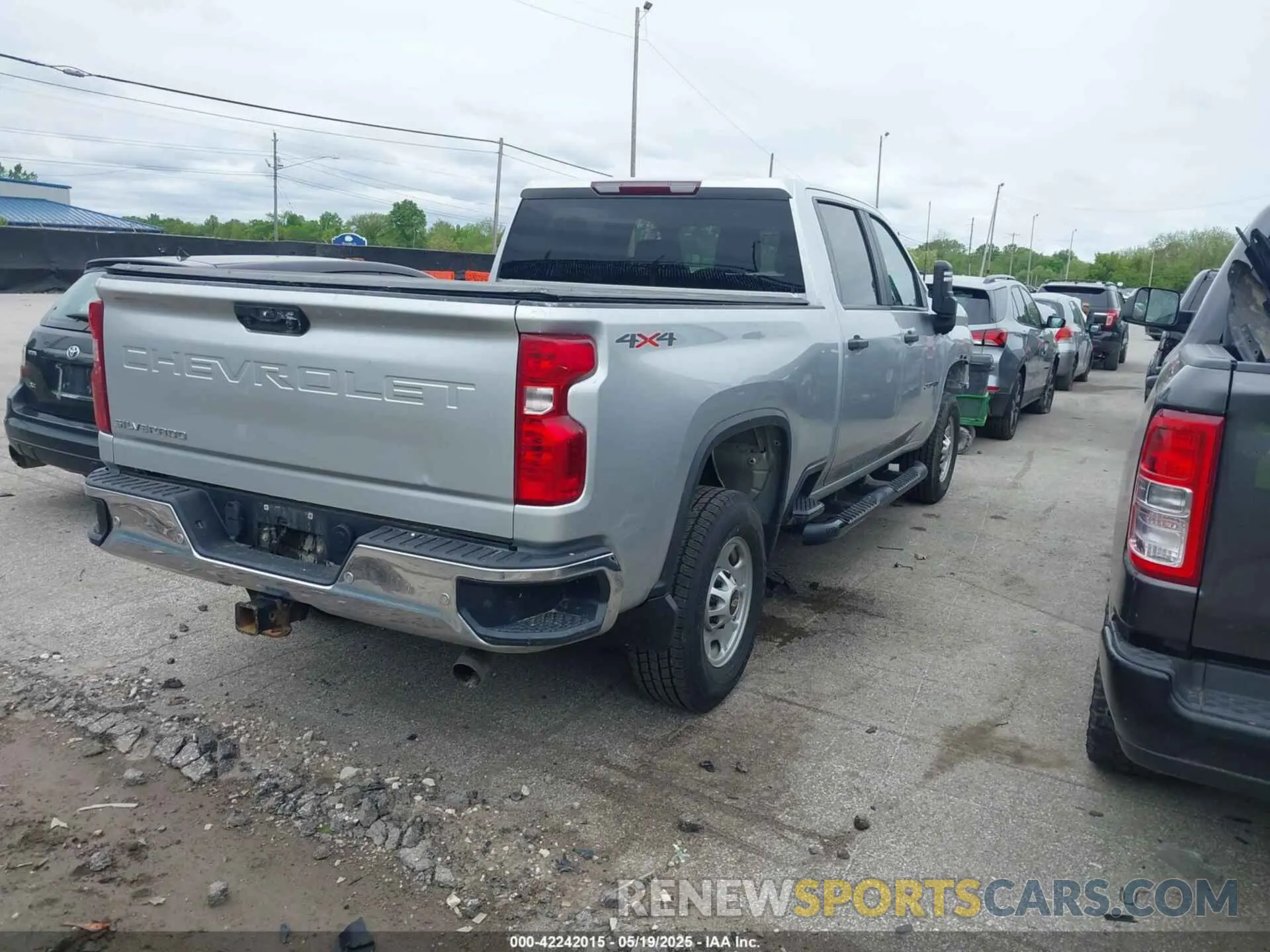 4 Photograph of a damaged car 1GC4YLE78LF177284 CHEVROLET SILVERADO 2500HD 2020