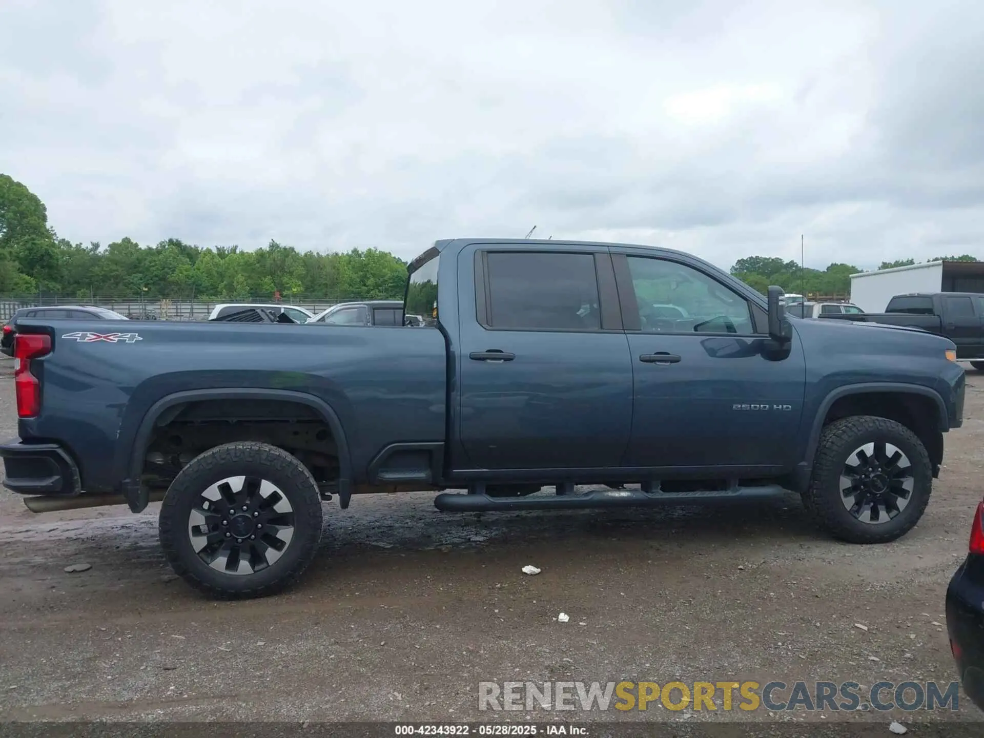 13 Photograph of a damaged car 1GC4YME74LF212375 CHEVROLET SILVERADO 2500HD 2020