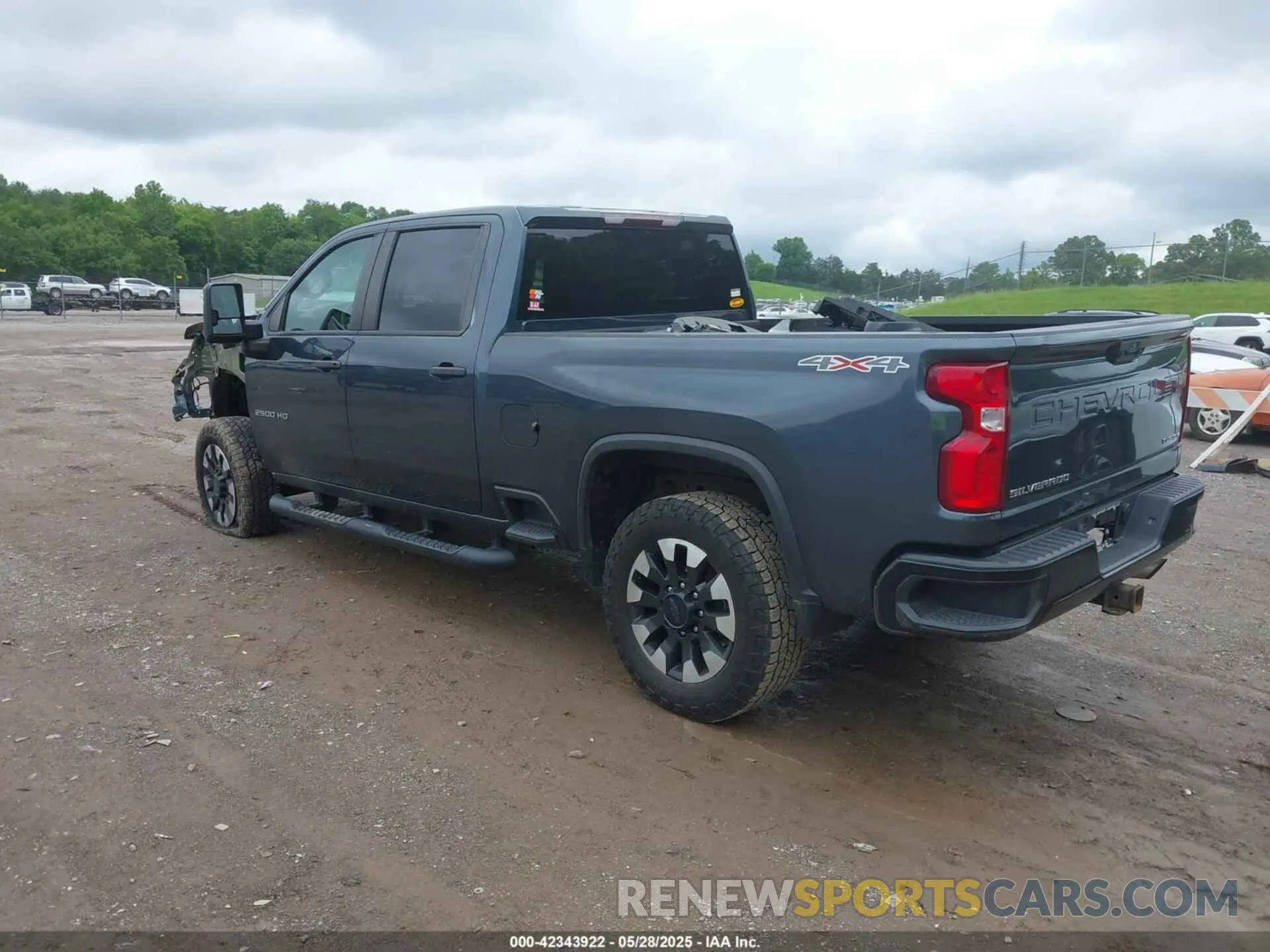 3 Photograph of a damaged car 1GC4YME74LF212375 CHEVROLET SILVERADO 2500HD 2020