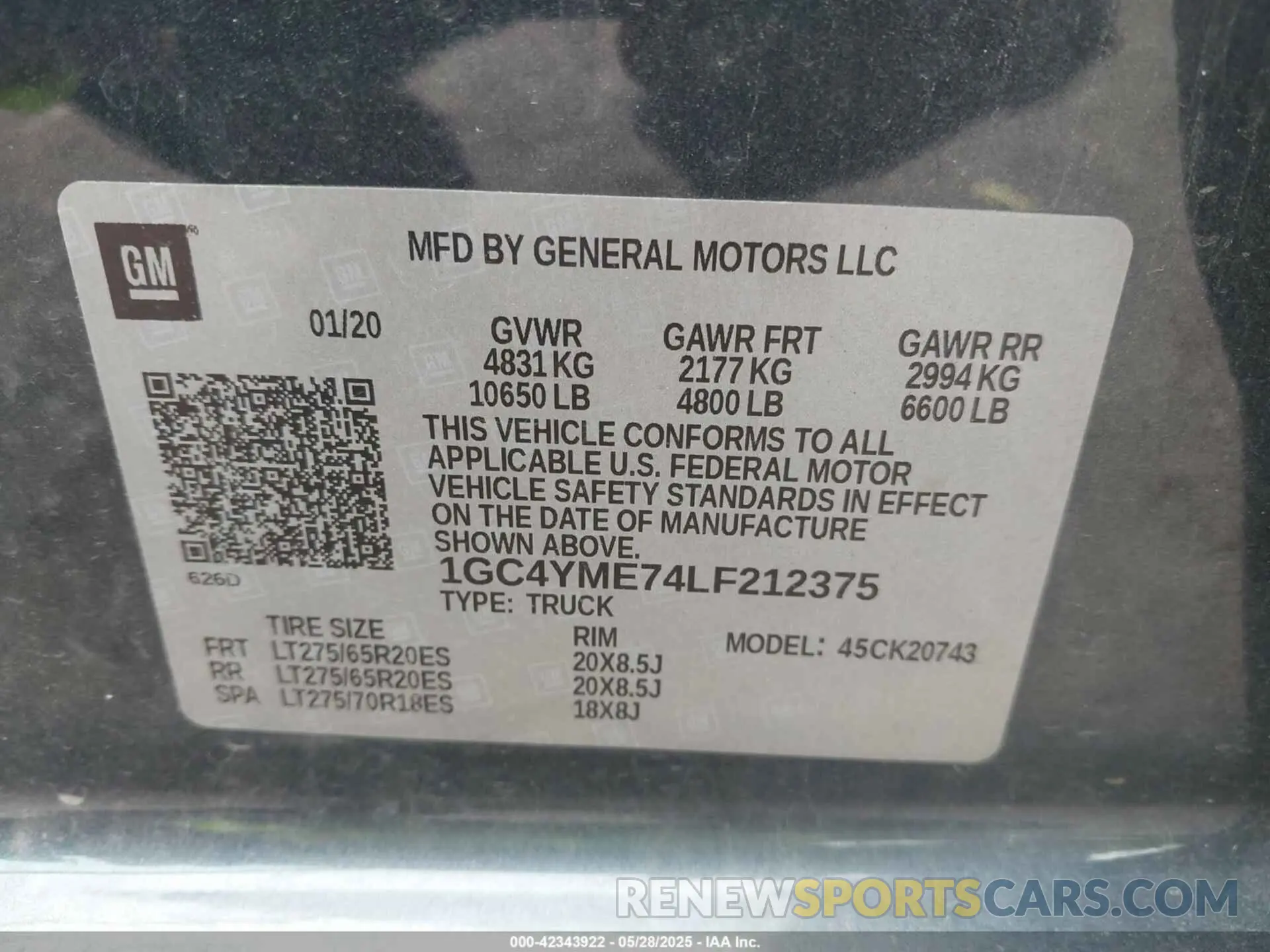 8 Photograph of a damaged car 1GC4YME74LF212375 CHEVROLET SILVERADO 2500HD 2020