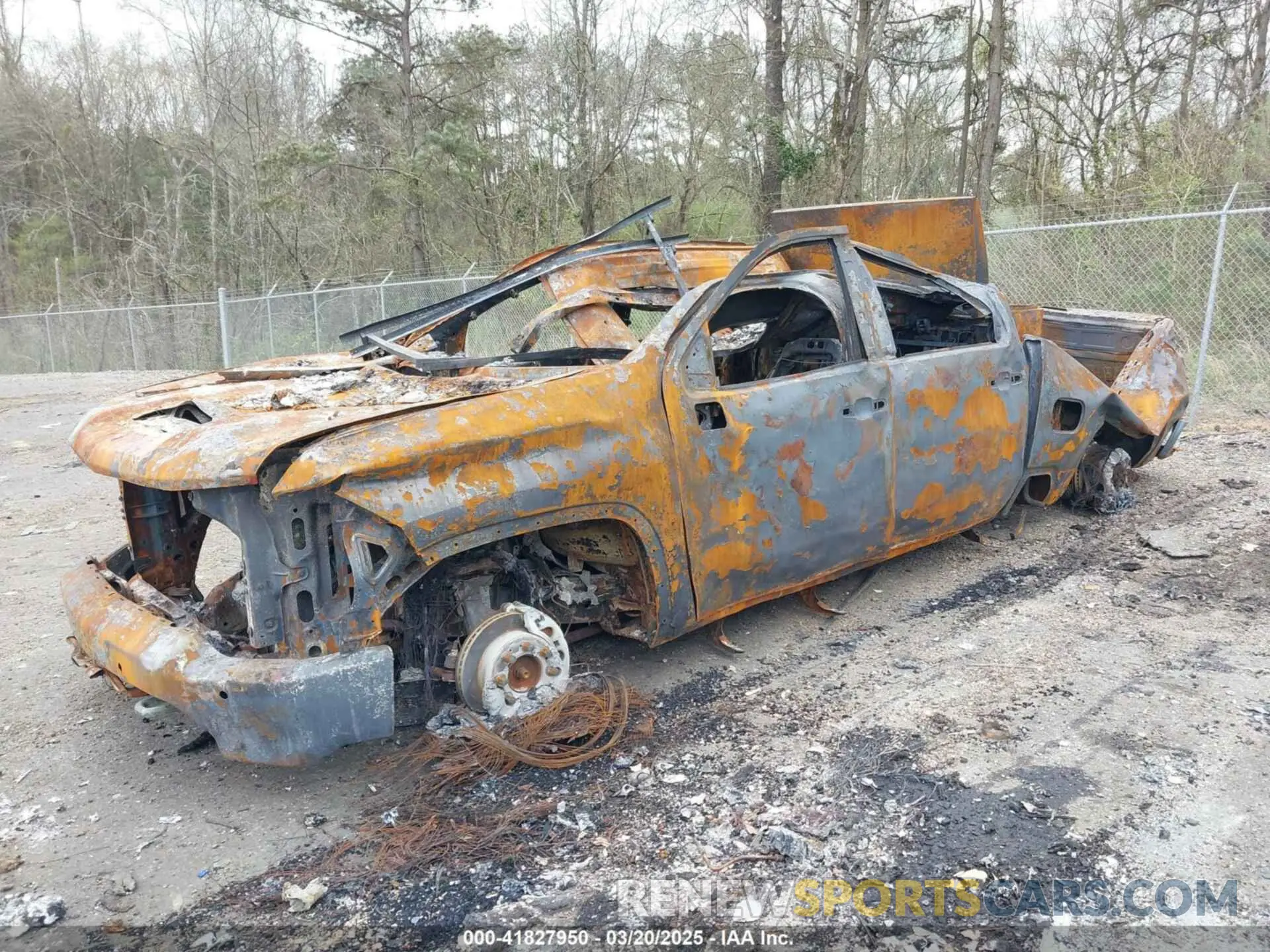 2 Photograph of a damaged car 1GC4YREY1LF131873 CHEVROLET SILVERADO 2500HD 2020