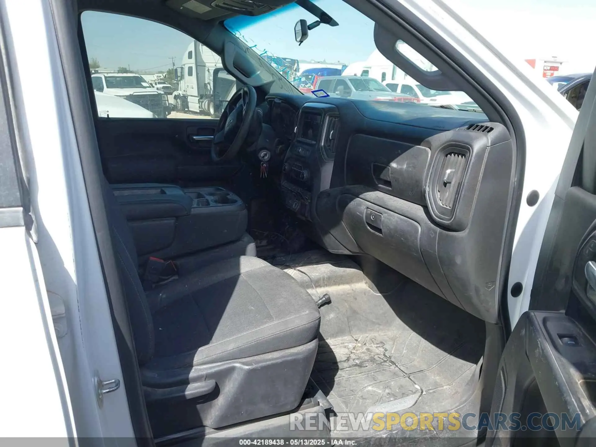 7 Photograph of a damaged car 1GC5YLE73LF300252 CHEVROLET SILVERADO 2500HD 2020