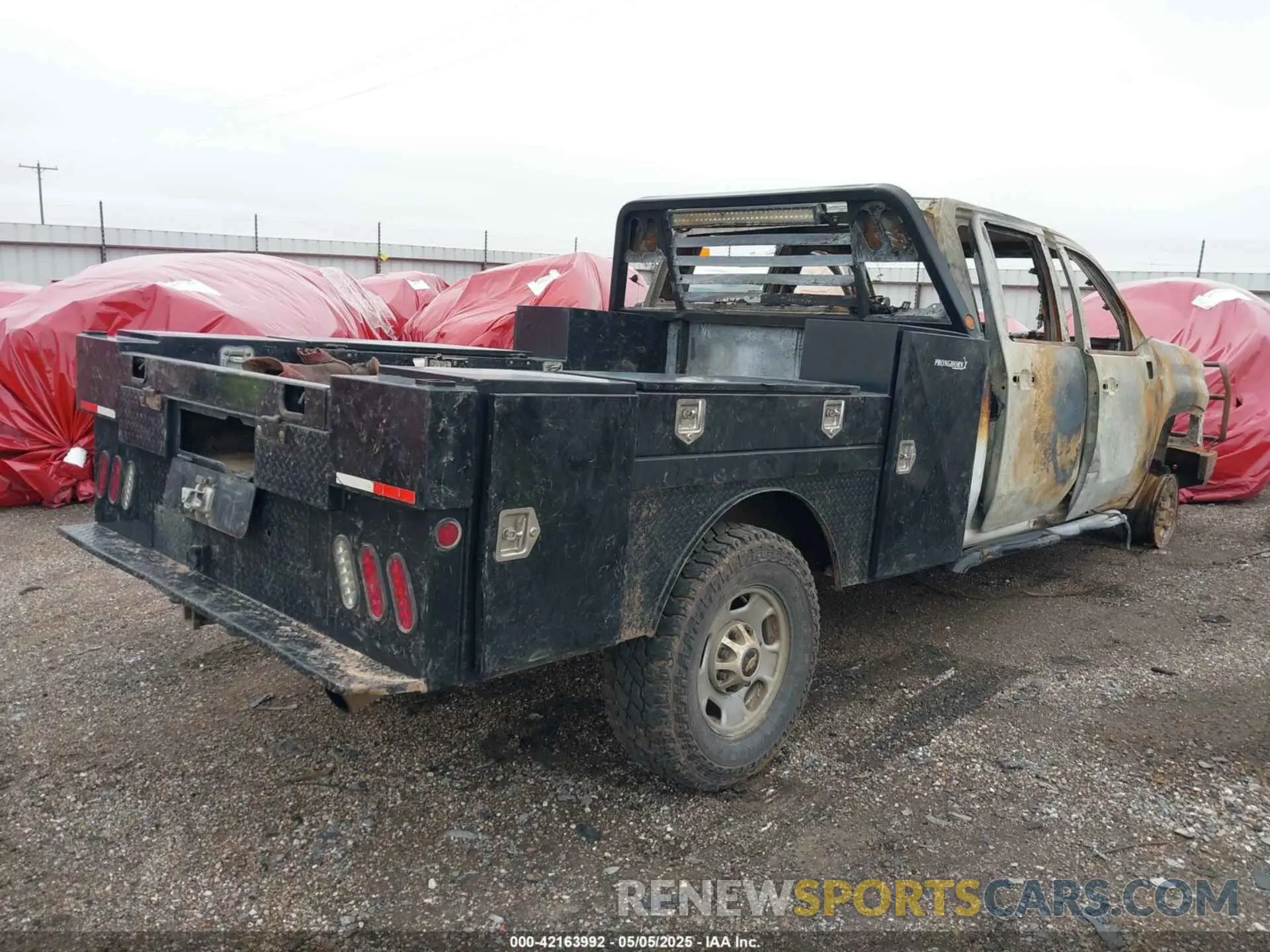 4 Photograph of a damaged car 1GB1YLE76MF219458 CHEVROLET SILVERADO 2500HD 2021