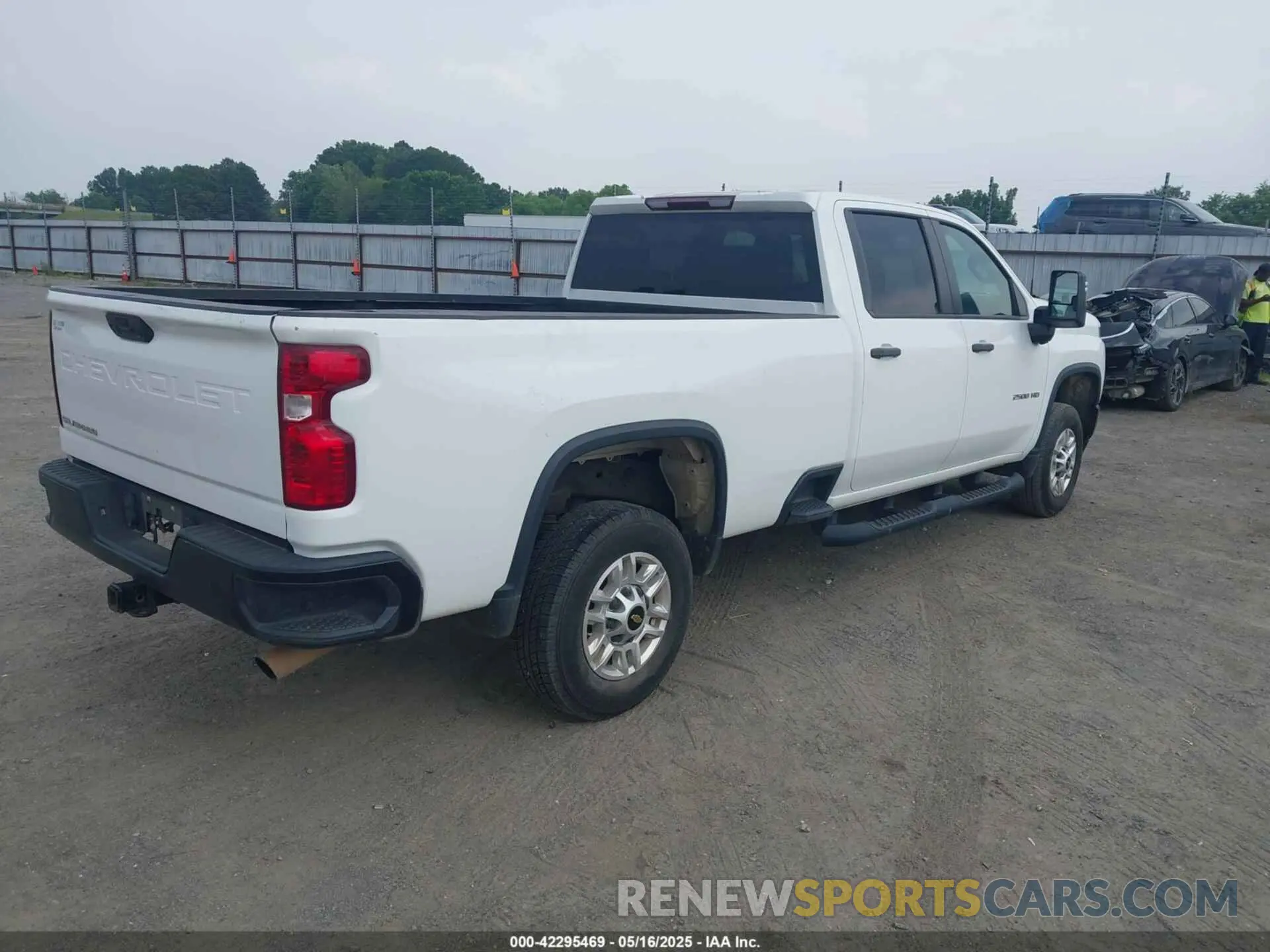 4 Photograph of a damaged car 1GC1WLE77MF292534 CHEVROLET SILVERADO 2500HD 2021