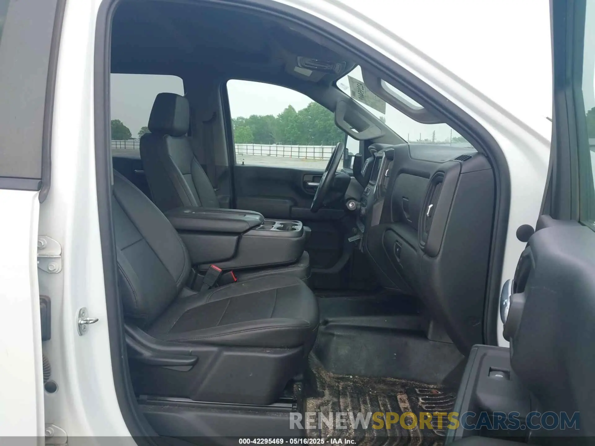 5 Photograph of a damaged car 1GC1WLE77MF292534 CHEVROLET SILVERADO 2500HD 2021