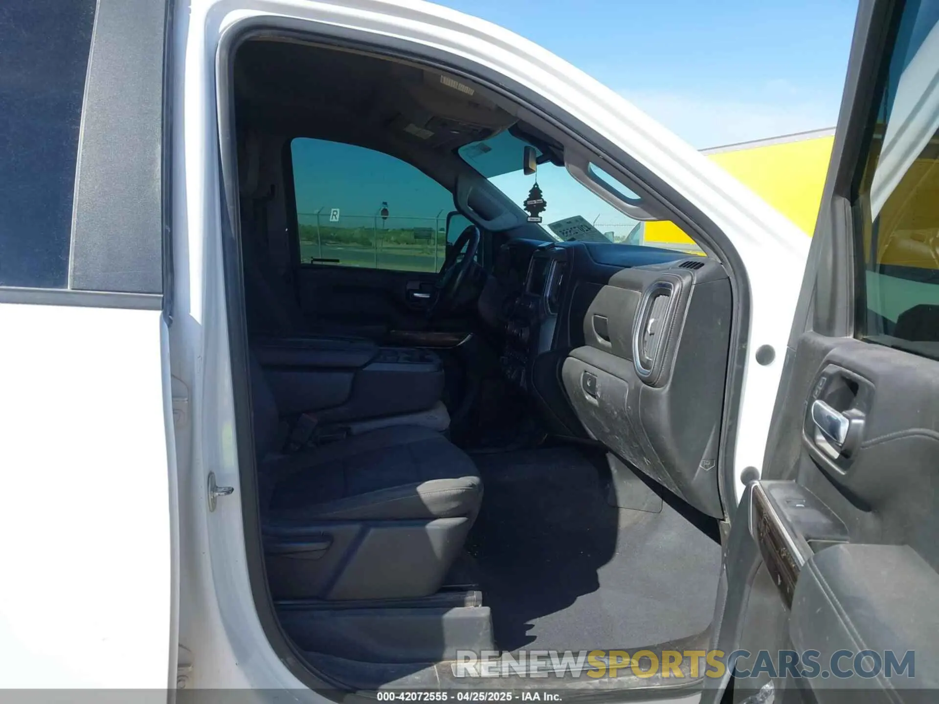5 Photograph of a damaged car 1GC1YNEY9MF173804 CHEVROLET SILVERADO 2500HD 2021