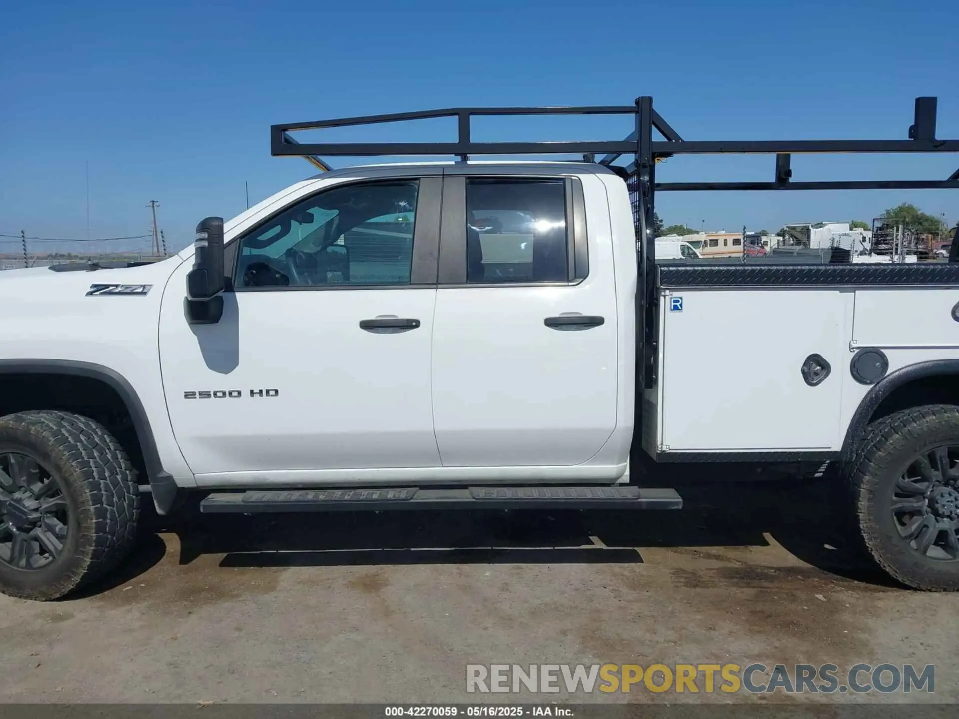 13 Photograph of a damaged car 1GC2YLE75MF175176 CHEVROLET SILVERADO 2500HD 2021