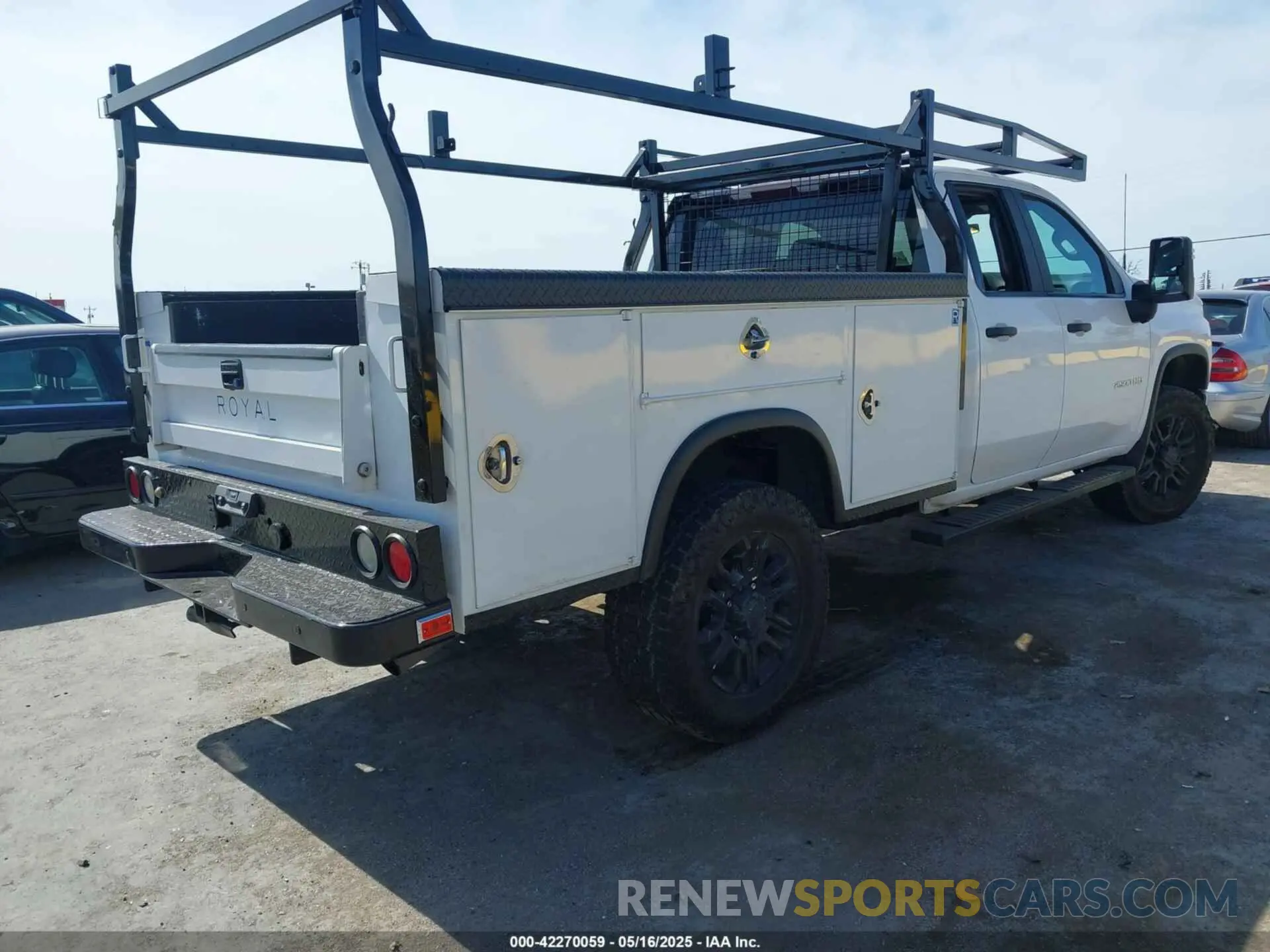 4 Photograph of a damaged car 1GC2YLE75MF175176 CHEVROLET SILVERADO 2500HD 2021