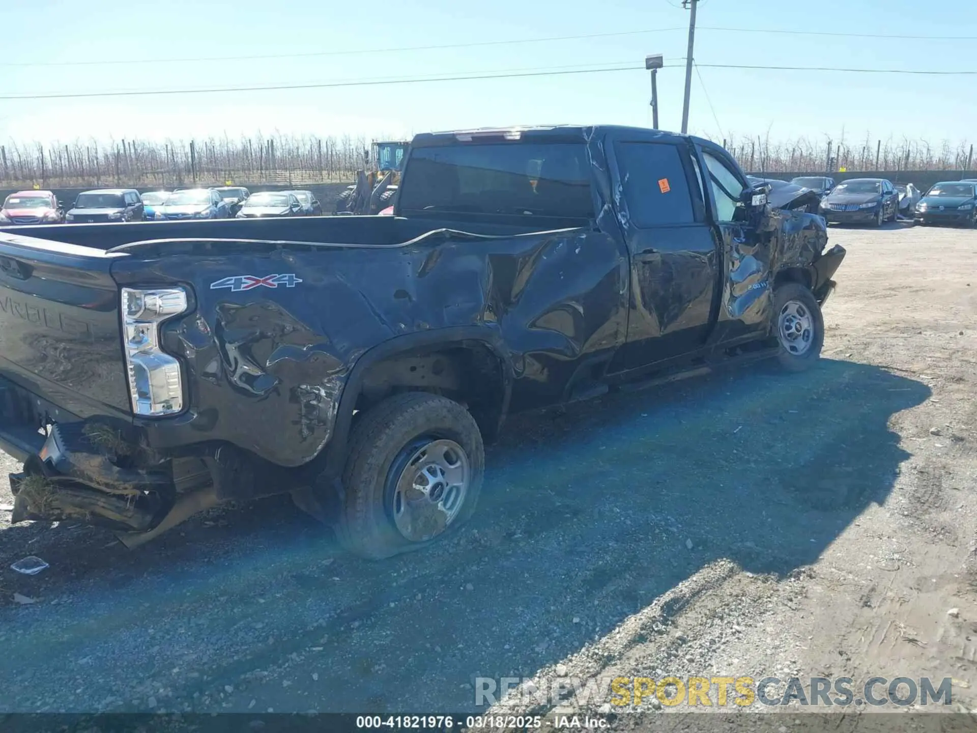 4 Photograph of a damaged car 1GC4YLE75MF112698 CHEVROLET SILVERADO 2500HD 2021