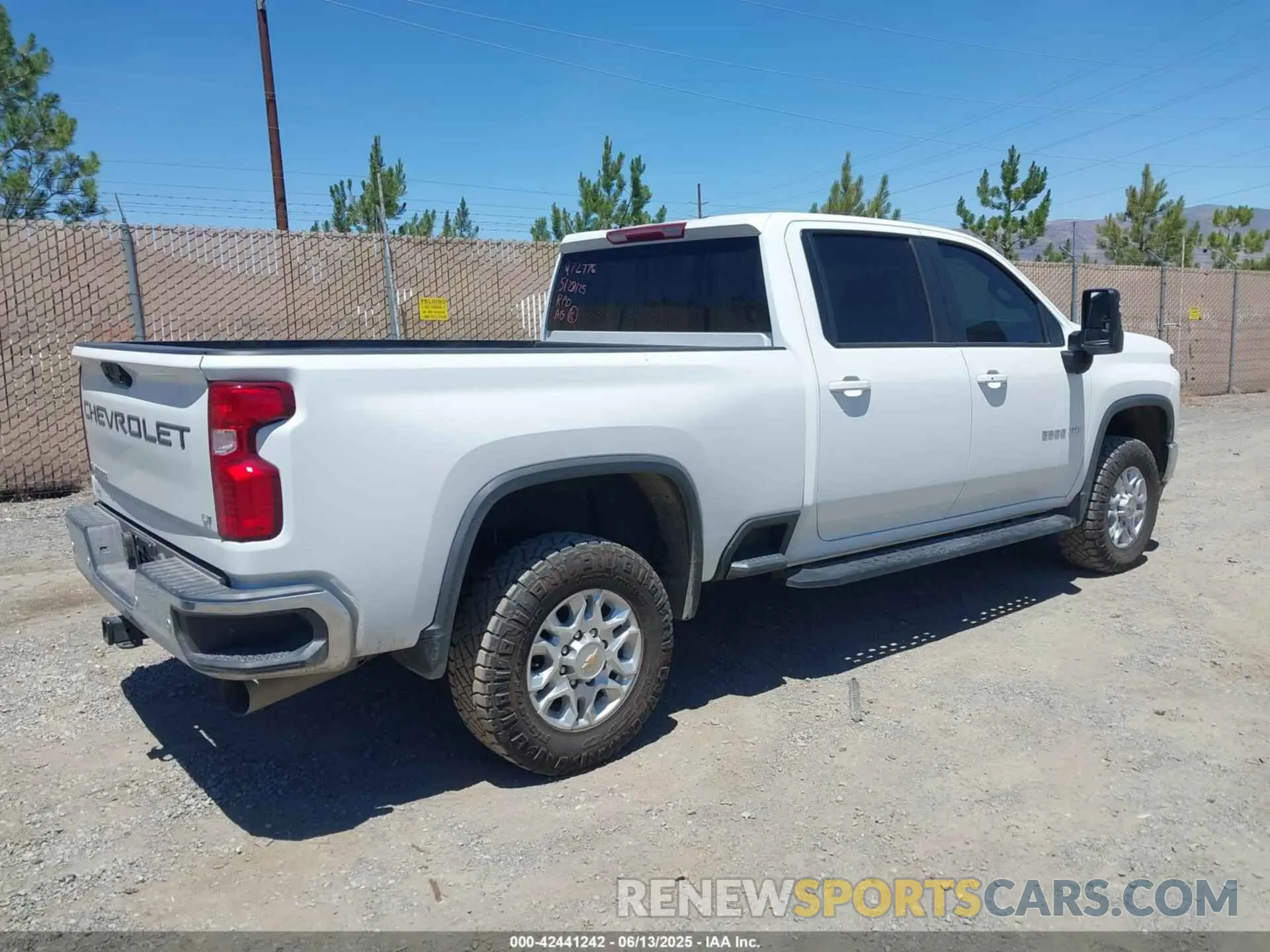4 Photograph of a damaged car 1GC4YNEY1MF162664 CHEVROLET SILVERADO 2500HD 2021
