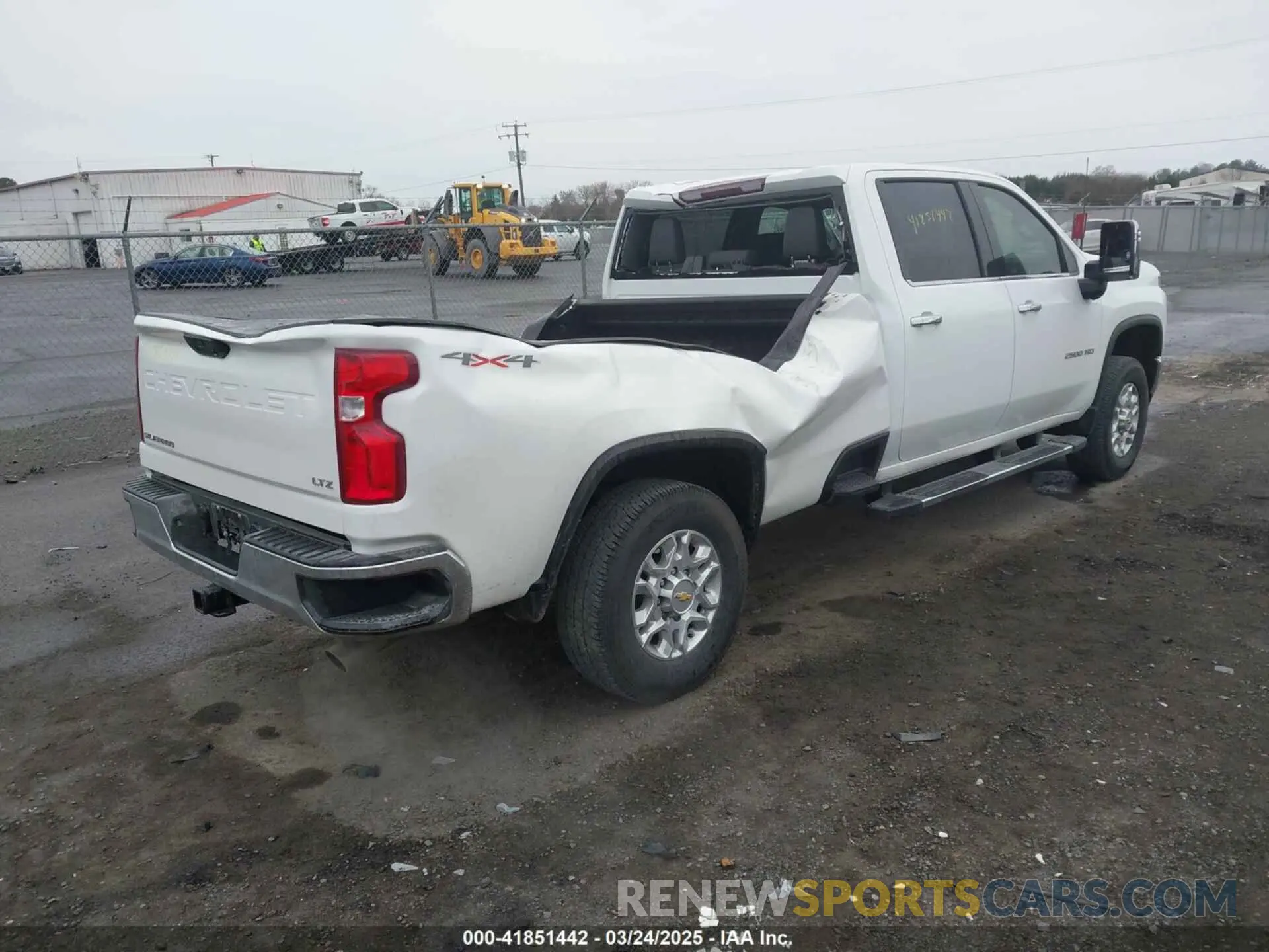 4 Photograph of a damaged car 1GC4YPE70MF189938 CHEVROLET SILVERADO 2500HD 2021