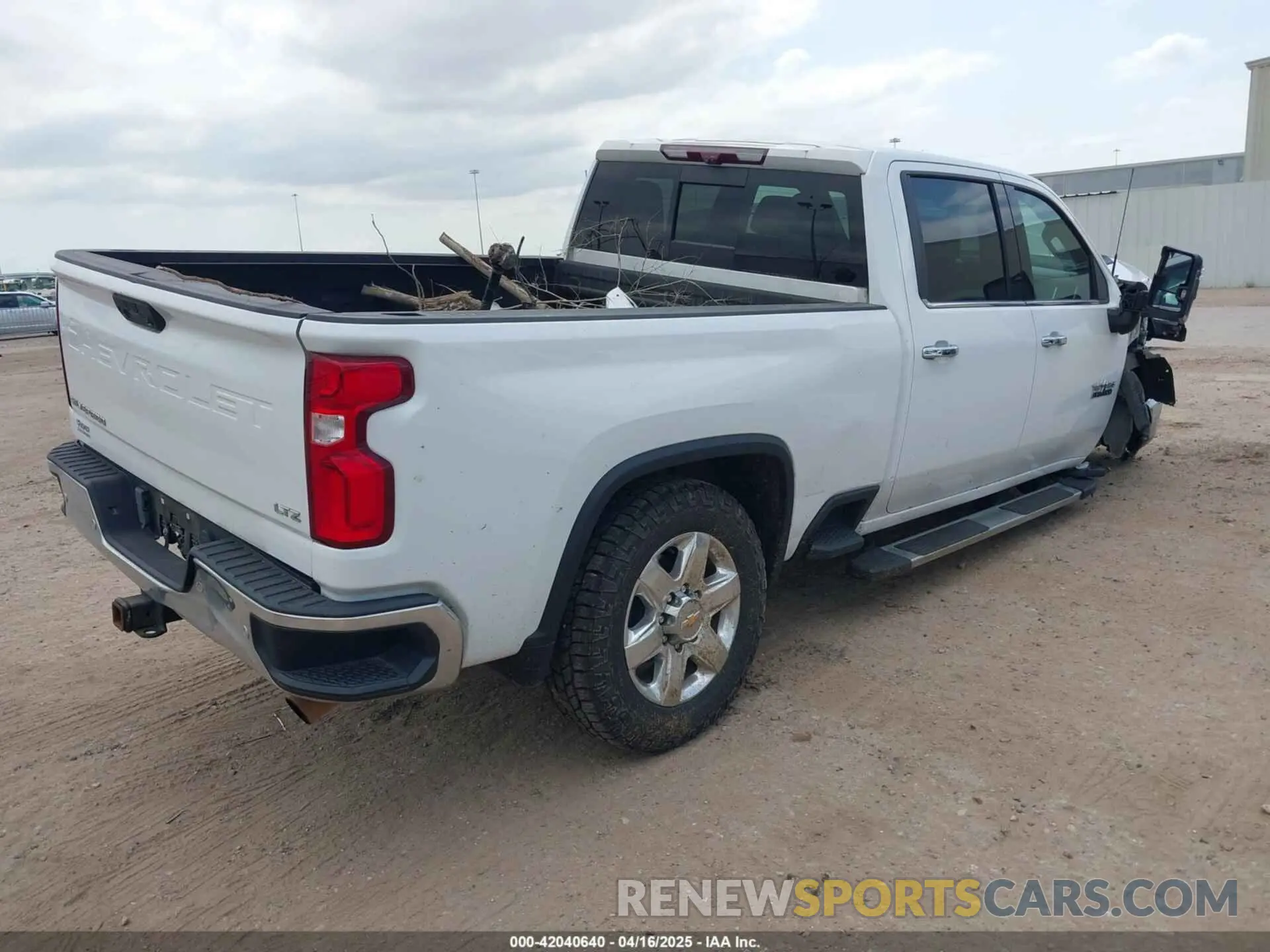 4 Photograph of a damaged car 1GC4YPE73MF237125 CHEVROLET SILVERADO 2500HD 2021