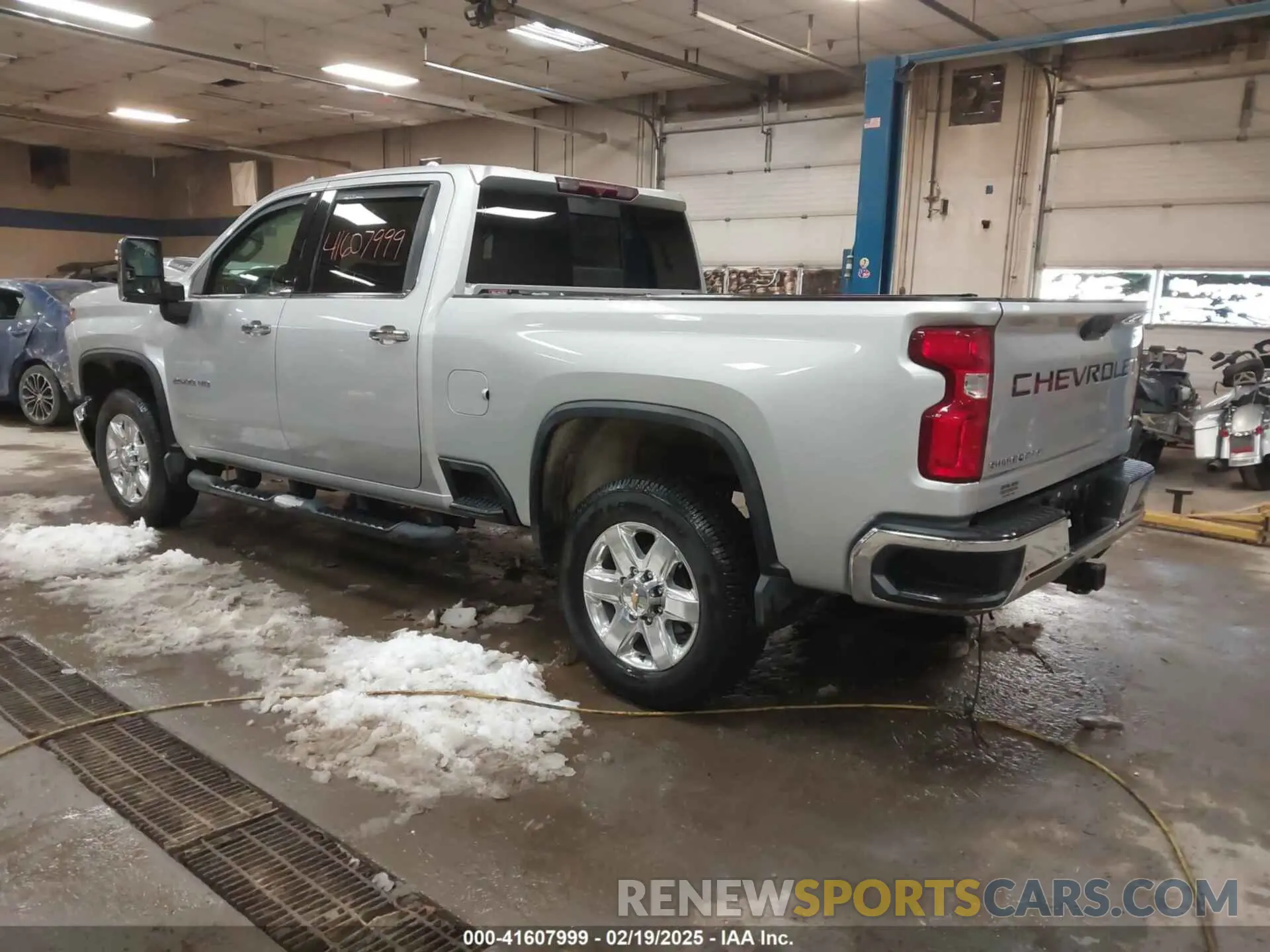3 Фотография поврежденного автомобиля 1GC4YPE74MF249946 CHEVROLET SILVERADO 2500HD 2021