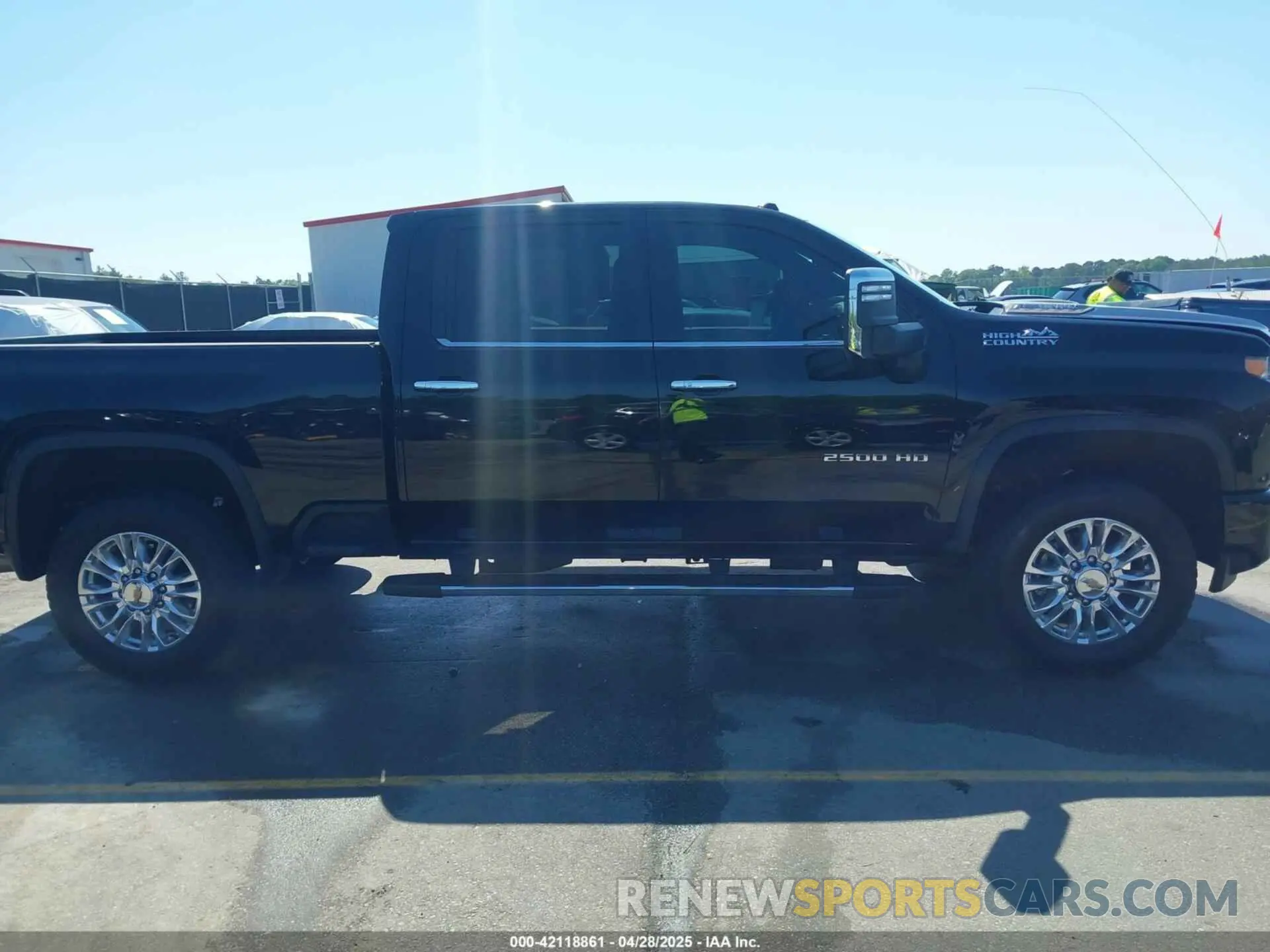 13 Photograph of a damaged car 1GC4YREY7MF208926 CHEVROLET SILVERADO 2500HD 2021