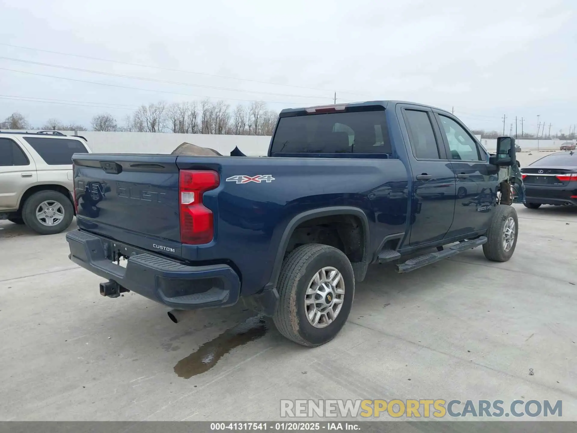 4 Photograph of a damaged car 1GC5YLE76MF132656 CHEVROLET SILVERADO 2500HD 2021