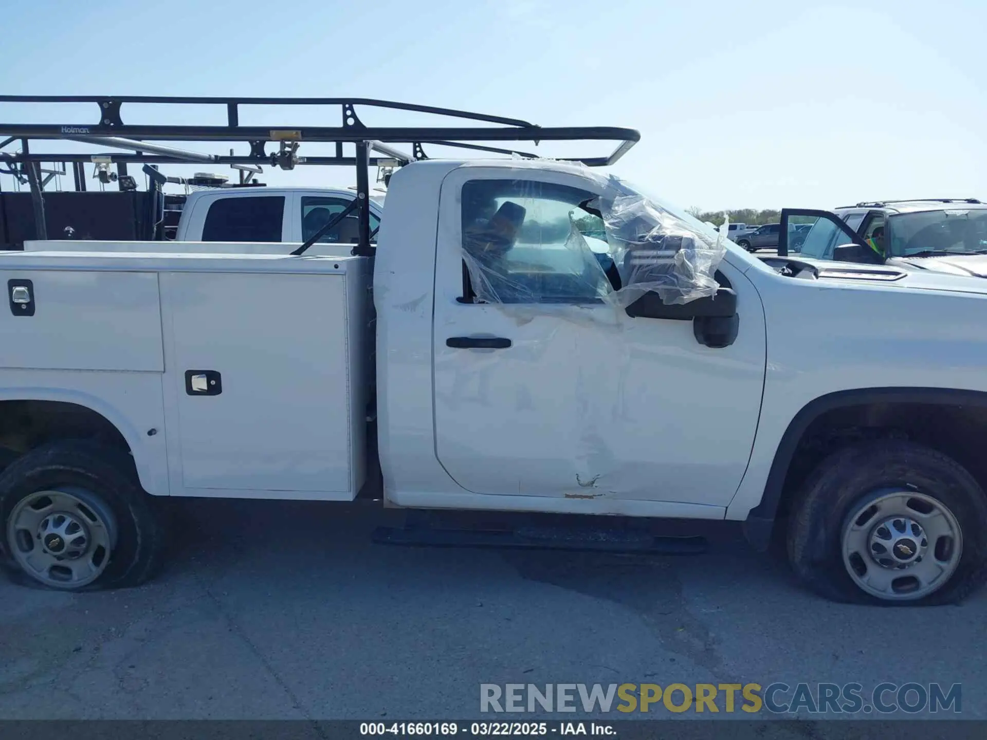 14 Photograph of a damaged car 1GC0WLE7XNF327869 CHEVROLET SILVERADO 2500HD 2022