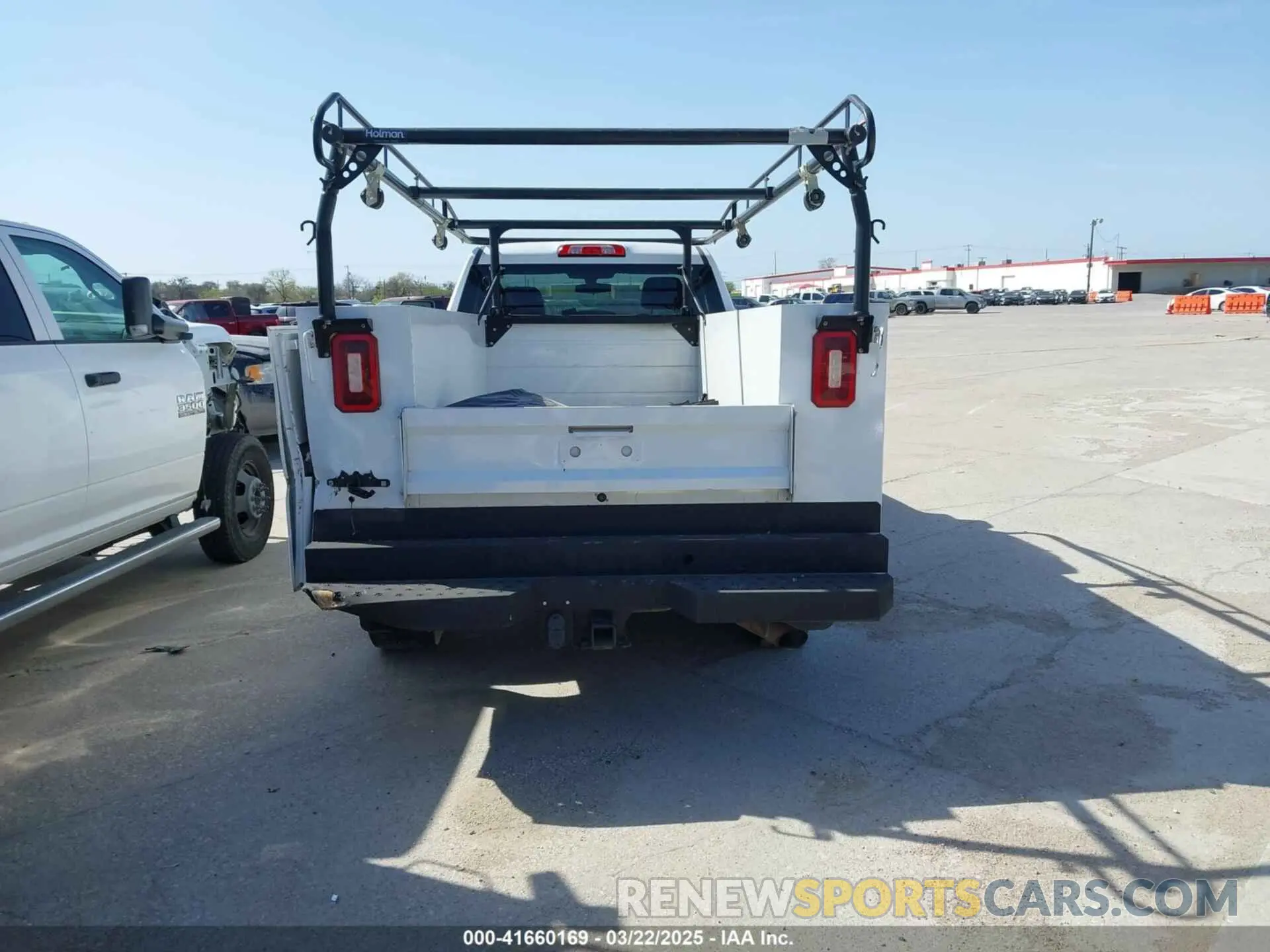 17 Photograph of a damaged car 1GC0WLE7XNF327869 CHEVROLET SILVERADO 2500HD 2022