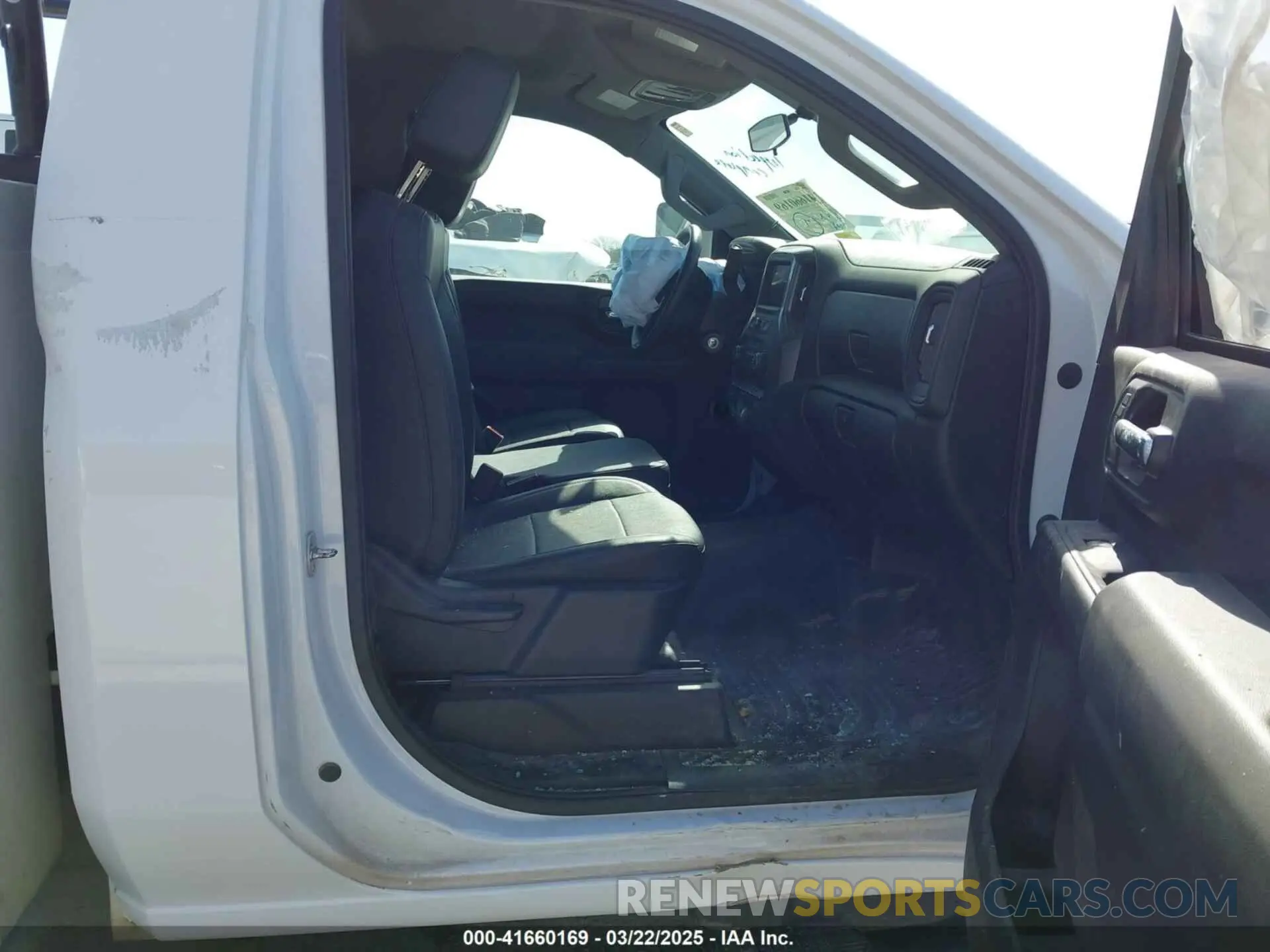 5 Photograph of a damaged car 1GC0WLE7XNF327869 CHEVROLET SILVERADO 2500HD 2022