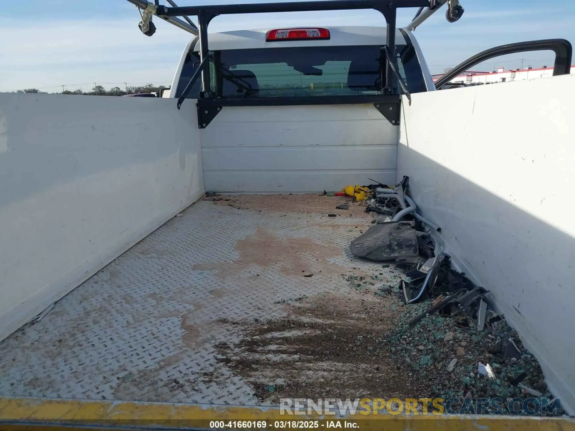 8 Photograph of a damaged car 1GC0WLE7XNF327869 CHEVROLET SILVERADO 2500HD 2022