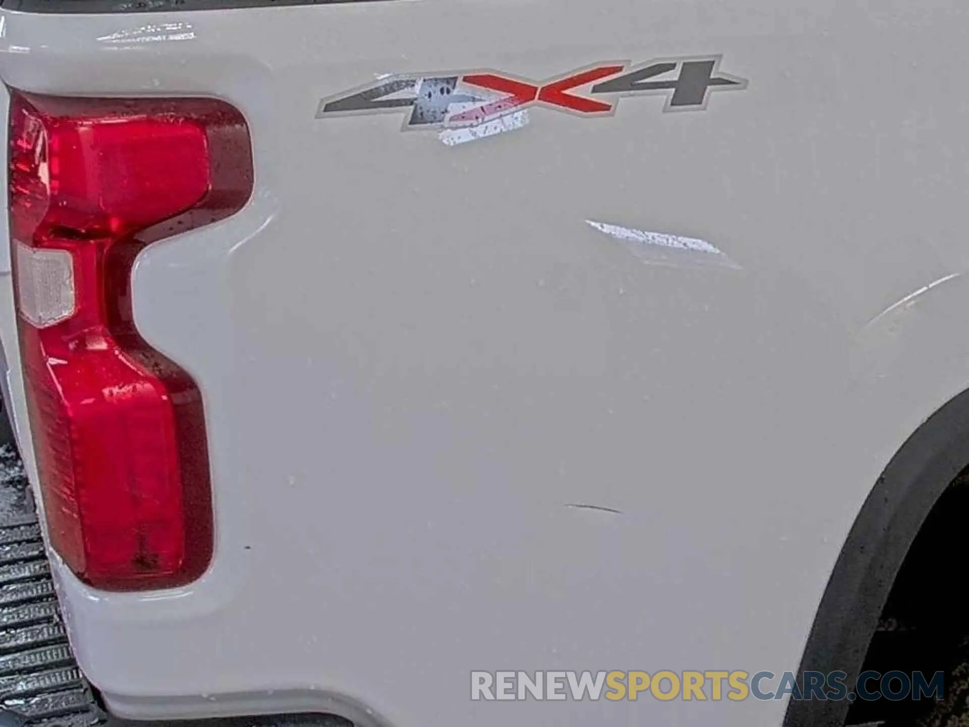 6 Photograph of a damaged car 1GC0YLE73NF347567 CHEVROLET SILVERADO 2500HD 2022