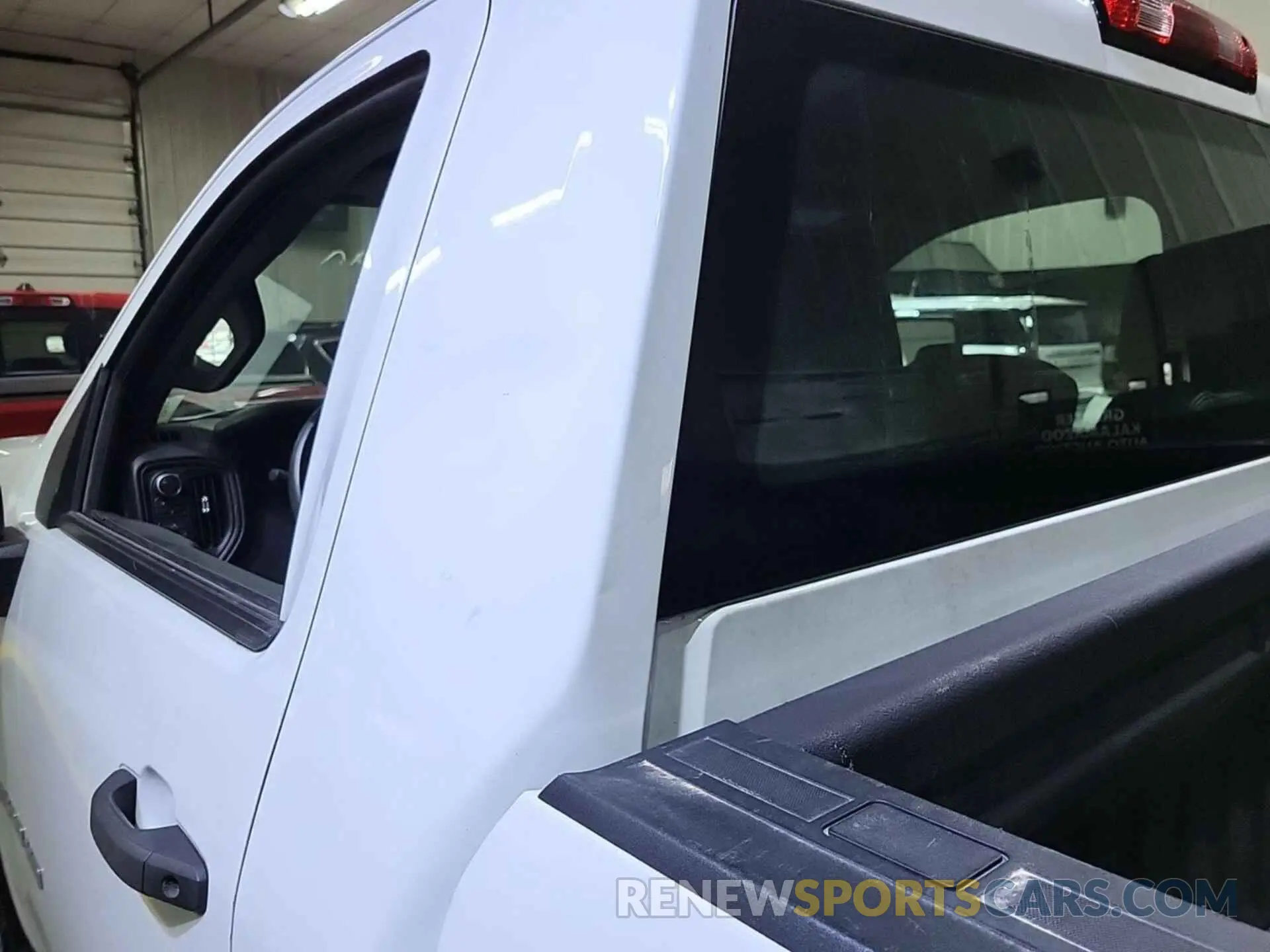 7 Photograph of a damaged car 1GC0YLE73NF347567 CHEVROLET SILVERADO 2500HD 2022
