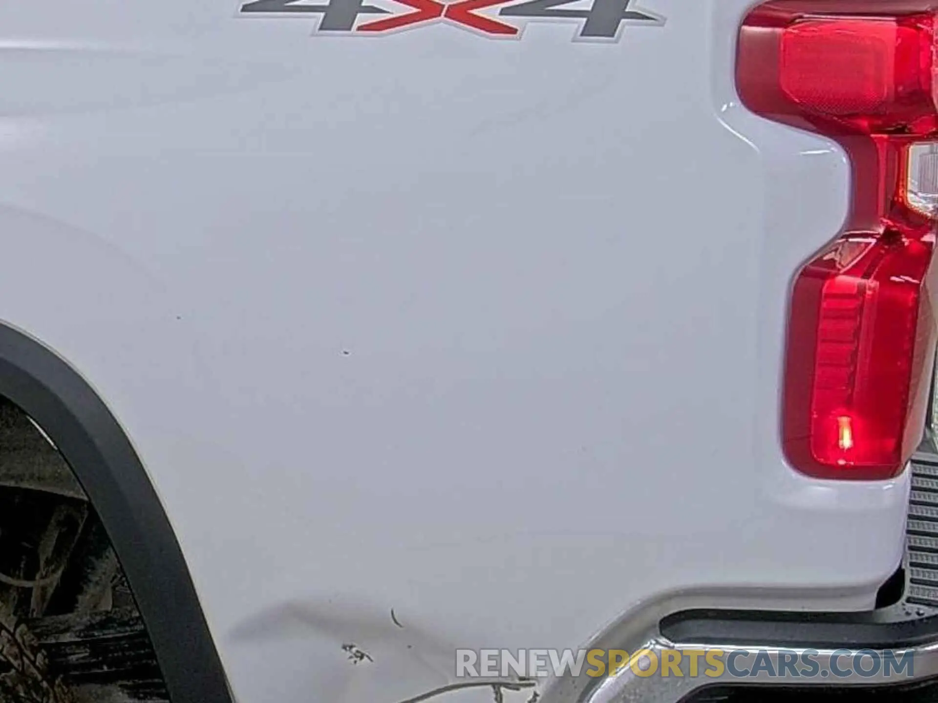 24 Photograph of a damaged car 1GC0YLE7XNF264234 CHEVROLET SILVERADO 2500HD 2022