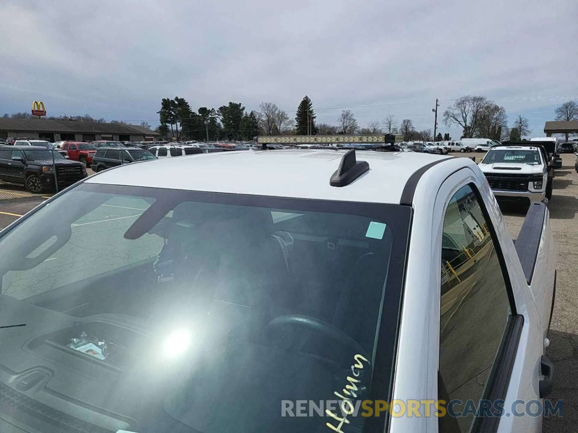 32 Photograph of a damaged car 1GC0YLE7XNF264234 CHEVROLET SILVERADO 2500HD 2022