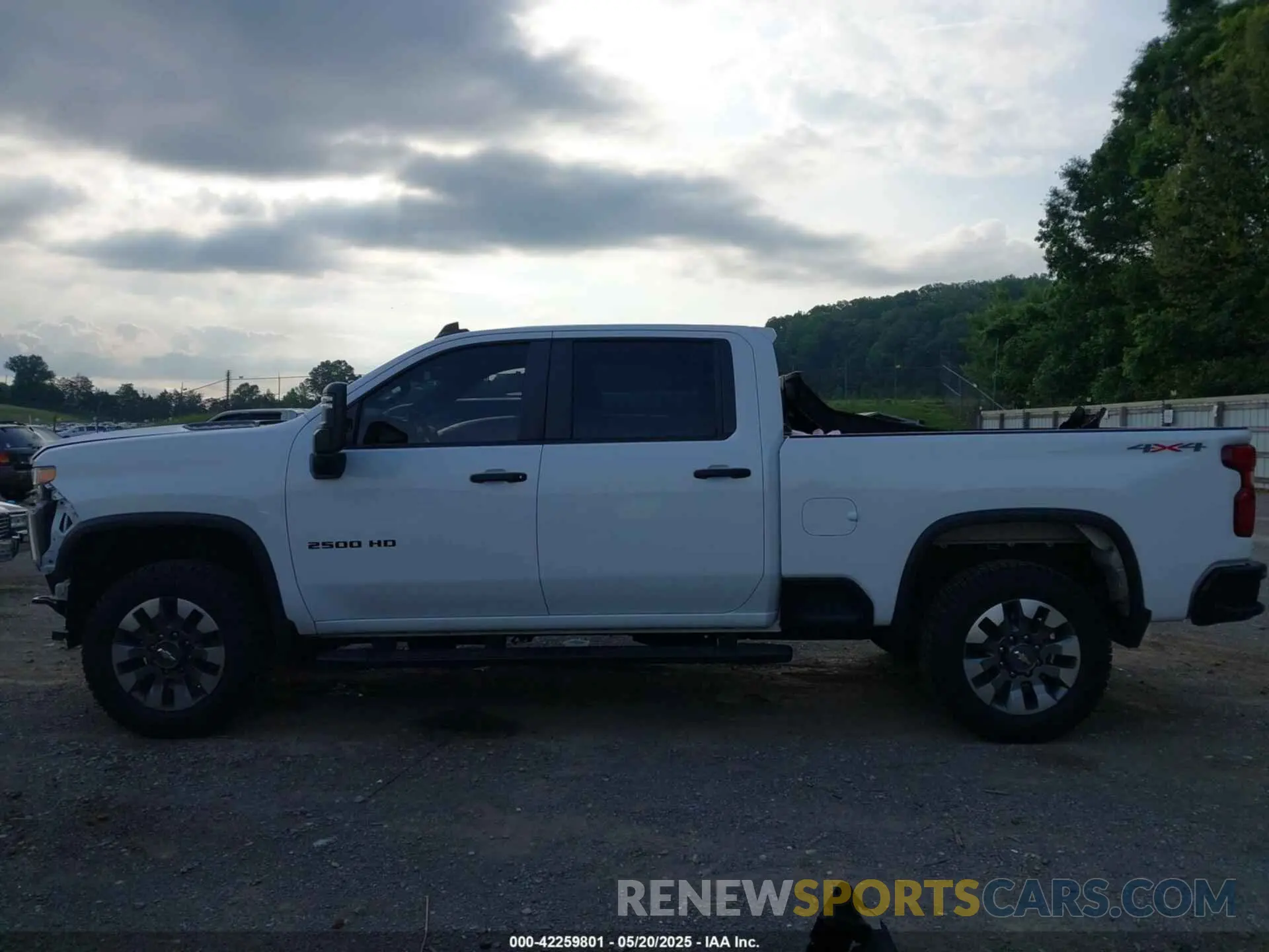 14 Photograph of a damaged car 1GC4YME73NF115669 CHEVROLET SILVERADO 2500HD 2022