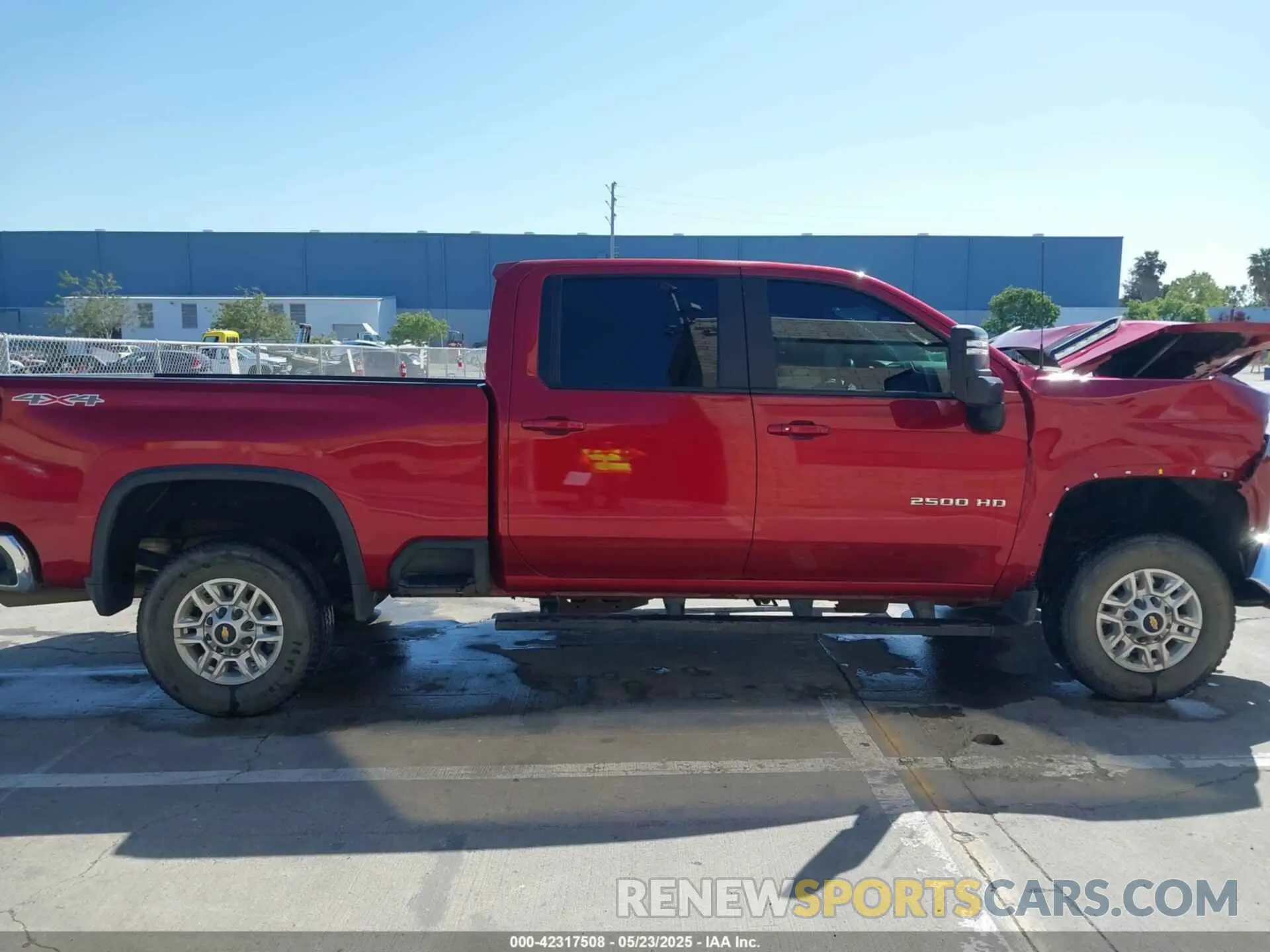 13 Photograph of a damaged car 1GC4YNE74NF130459 CHEVROLET SILVERADO 2500HD 2022