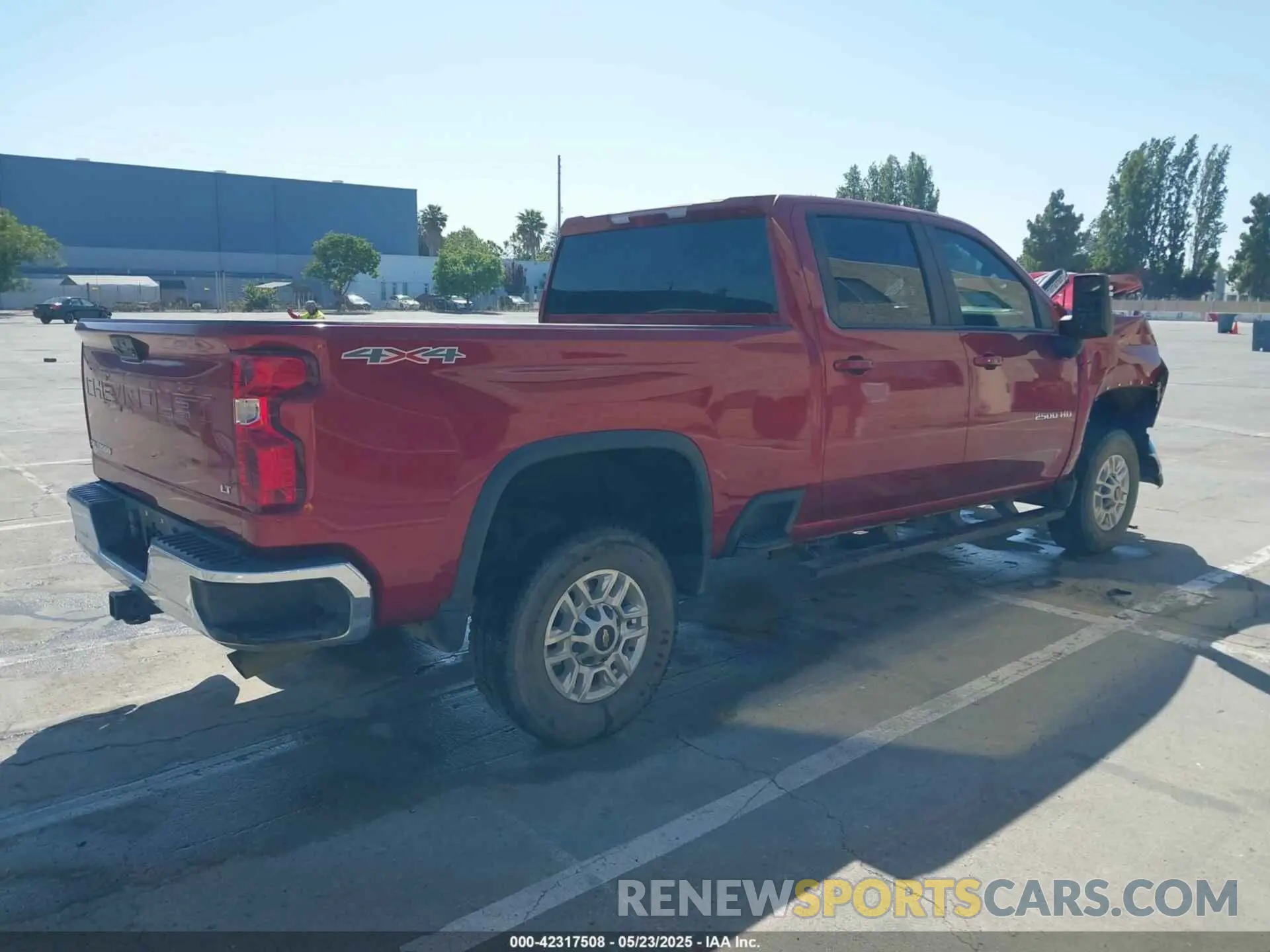 4 Photograph of a damaged car 1GC4YNE74NF130459 CHEVROLET SILVERADO 2500HD 2022