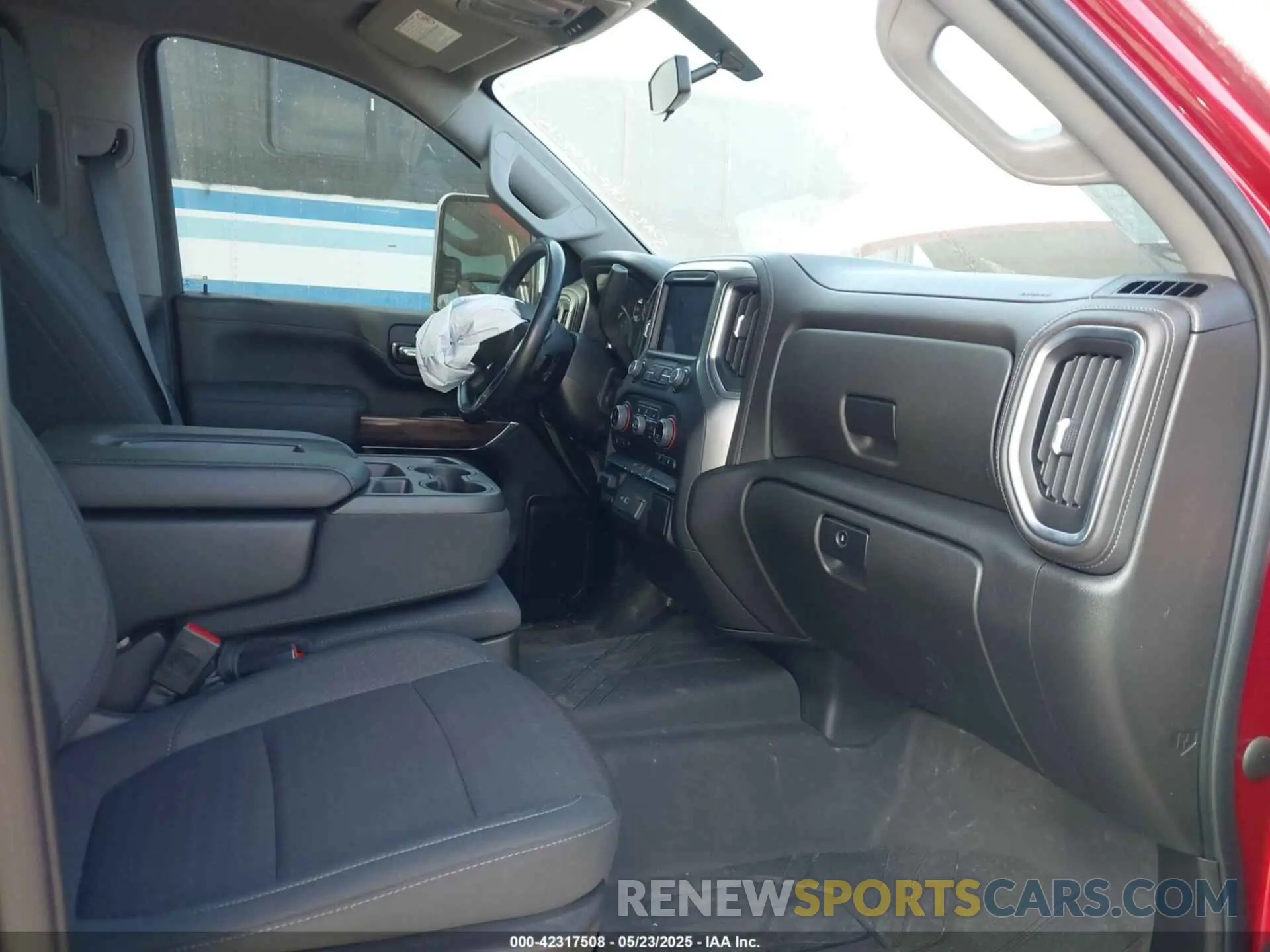 7 Photograph of a damaged car 1GC4YNE74NF130459 CHEVROLET SILVERADO 2500HD 2022