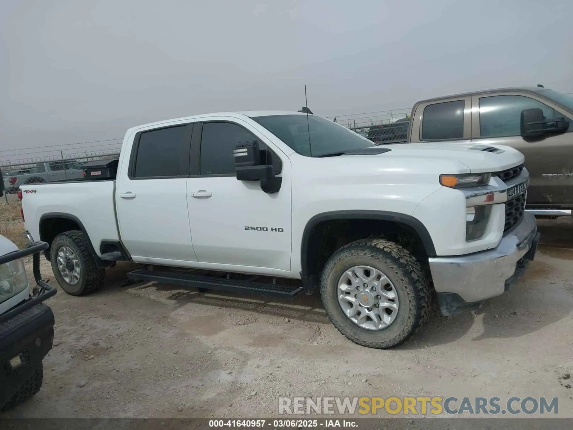 13 Фотография поврежденного автомобиля 1GC4YNE74NF179158 CHEVROLET SILVERADO 2500HD 2022