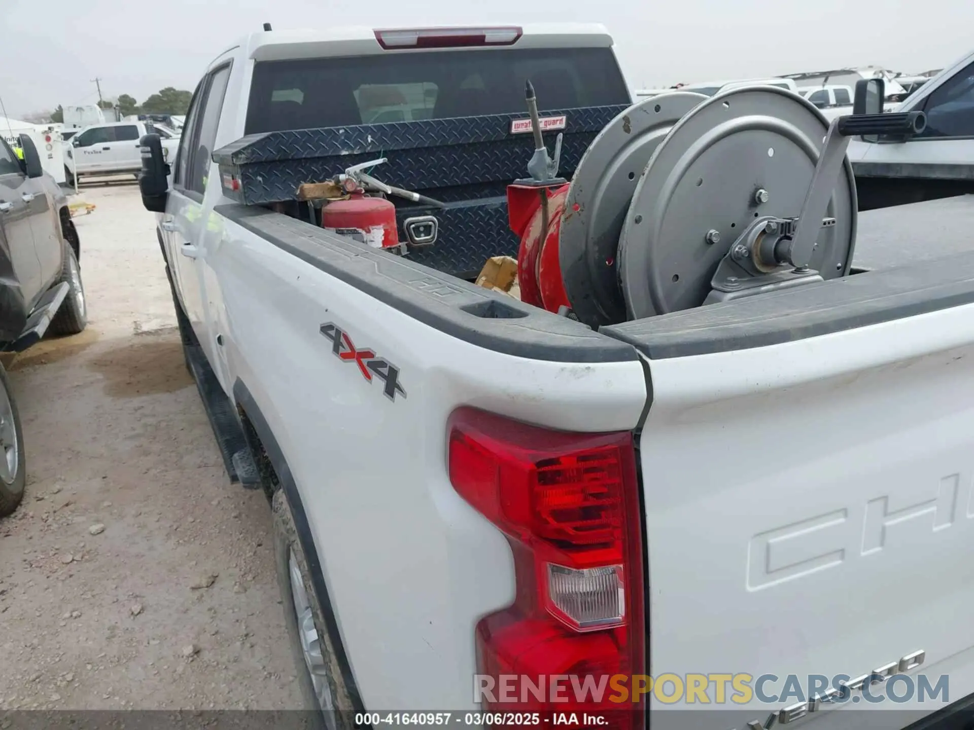 3 Фотография поврежденного автомобиля 1GC4YNE74NF179158 CHEVROLET SILVERADO 2500HD 2022
