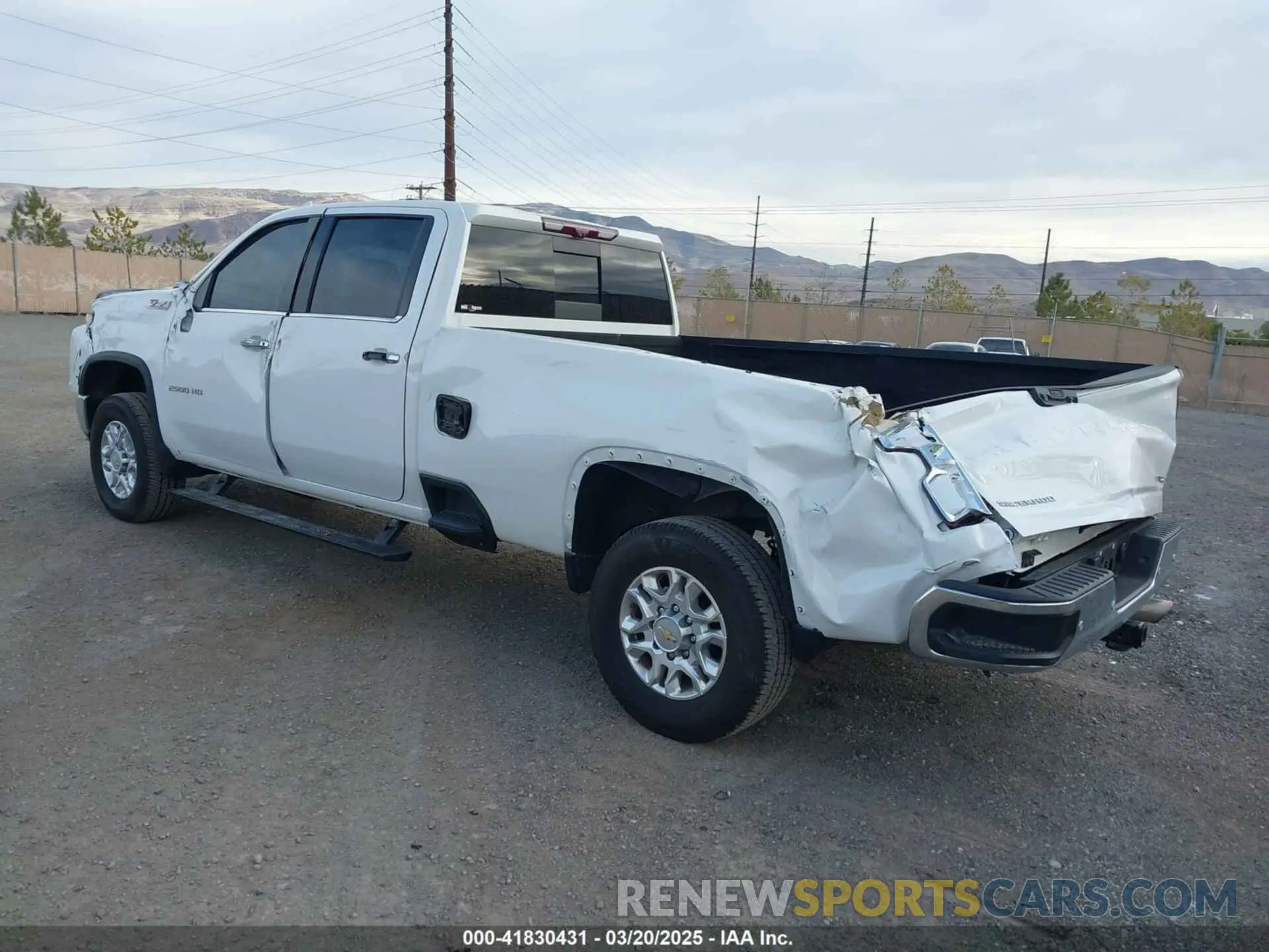 3 Фотография поврежденного автомобиля 1GC4YPE74NF359946 CHEVROLET SILVERADO 2500HD 2022