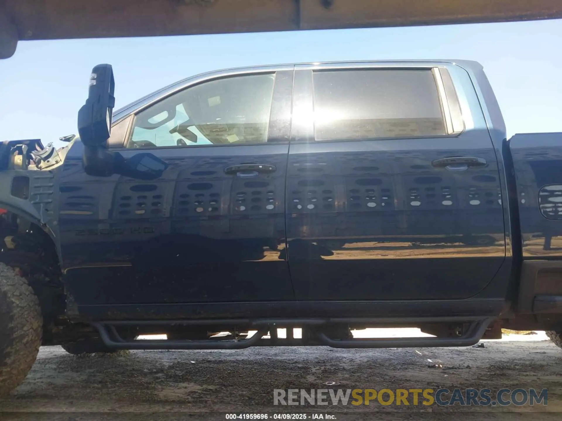 18 Photograph of a damaged car 1GC4YPEY9NF306586 CHEVROLET SILVERADO 2500HD 2022