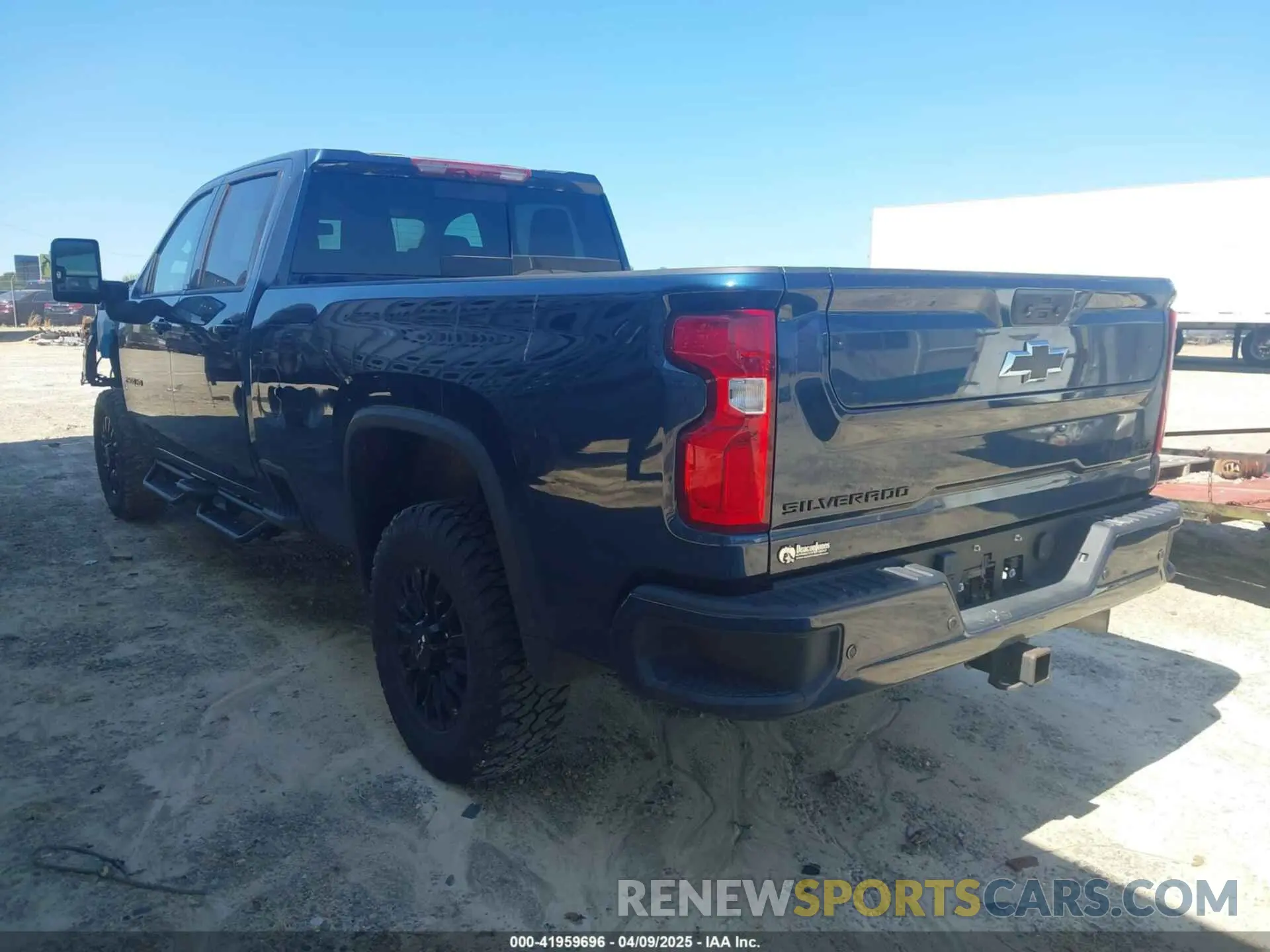 3 Photograph of a damaged car 1GC4YPEY9NF306586 CHEVROLET SILVERADO 2500HD 2022