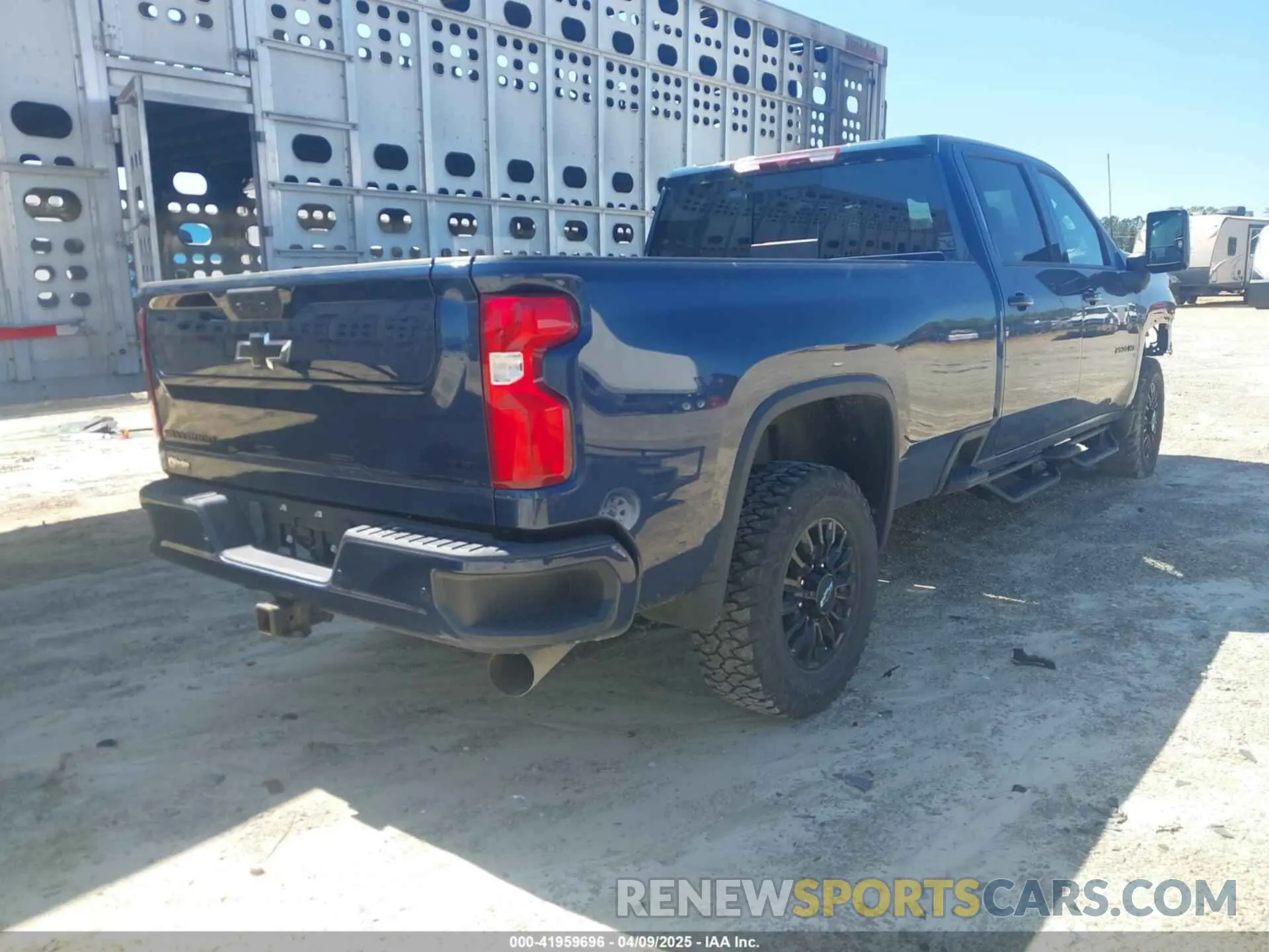 4 Photograph of a damaged car 1GC4YPEY9NF306586 CHEVROLET SILVERADO 2500HD 2022