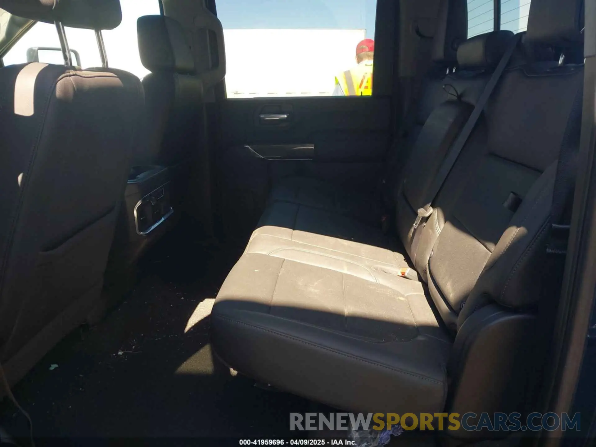 6 Photograph of a damaged car 1GC4YPEY9NF306586 CHEVROLET SILVERADO 2500HD 2022