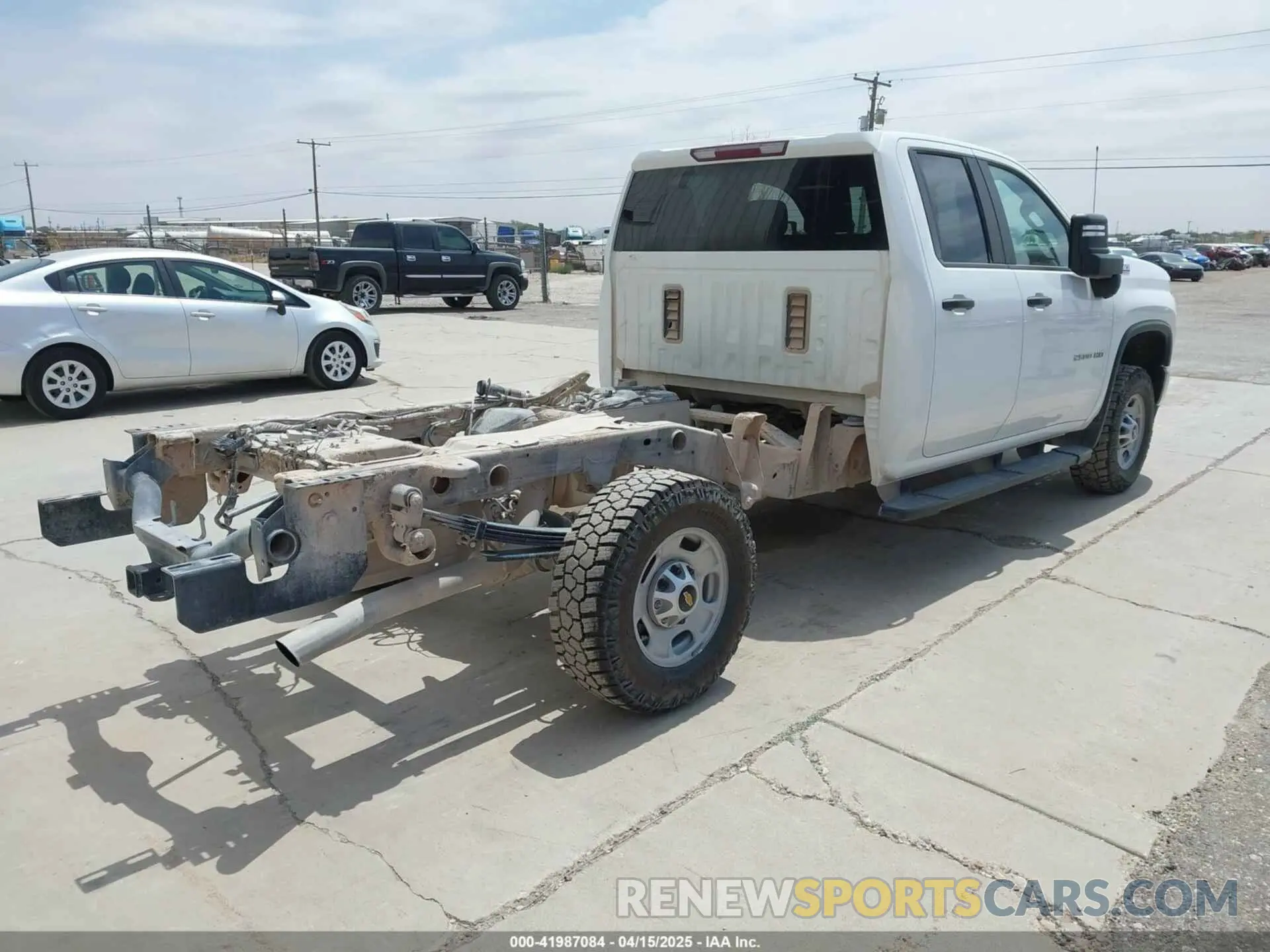 4 Фотография поврежденного автомобиля 1GC5YLE76NF200732 CHEVROLET SILVERADO 2500HD 2022