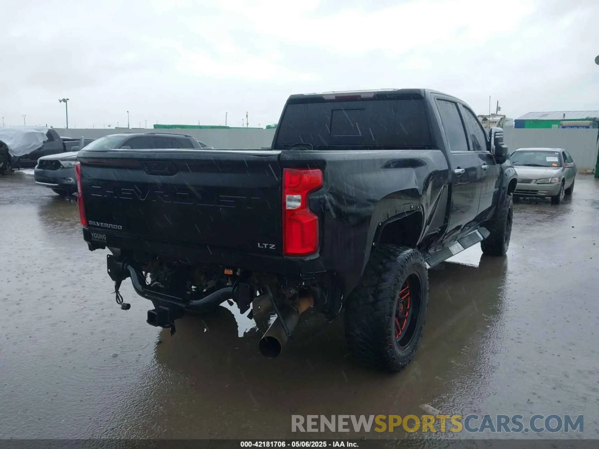 4 Photograph of a damaged car 2GC4YPEY7N1243432 CHEVROLET SILVERADO 2500HD 2022